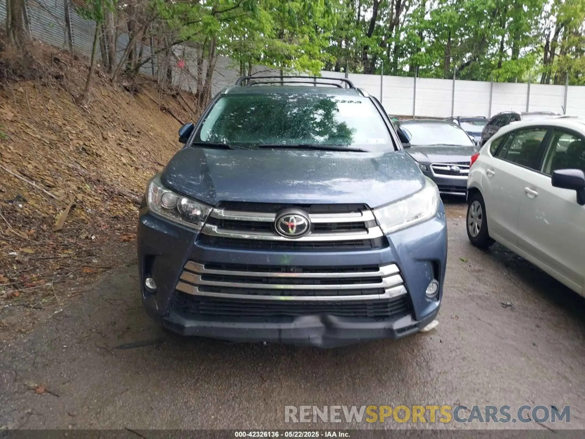 12 Photograph of a damaged car 5TDDZRFH2KS993591 TOYOTA HIGHLANDER 2019