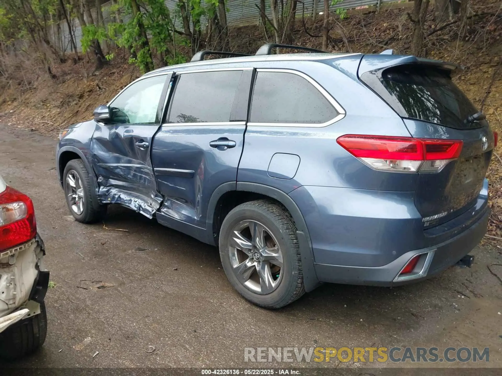 3 Photograph of a damaged car 5TDDZRFH2KS993591 TOYOTA HIGHLANDER 2019