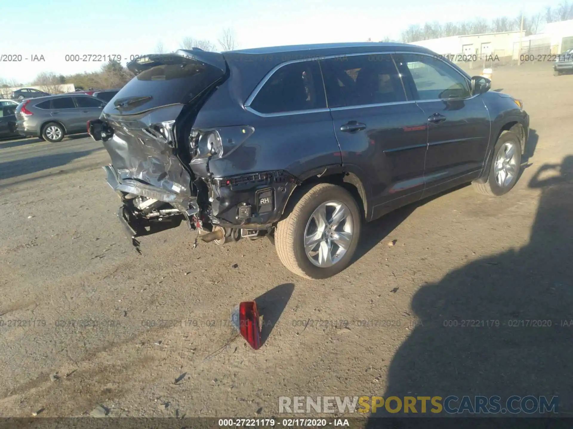 4 Photograph of a damaged car 5TDDZRFH3K2991414 TOYOTA HIGHLANDER 2019