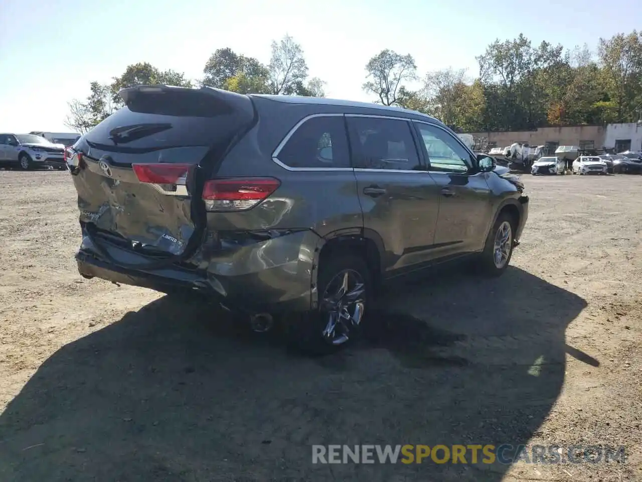 4 Photograph of a damaged car 5TDDZRFH3KS710857 TOYOTA HIGHLANDER 2019