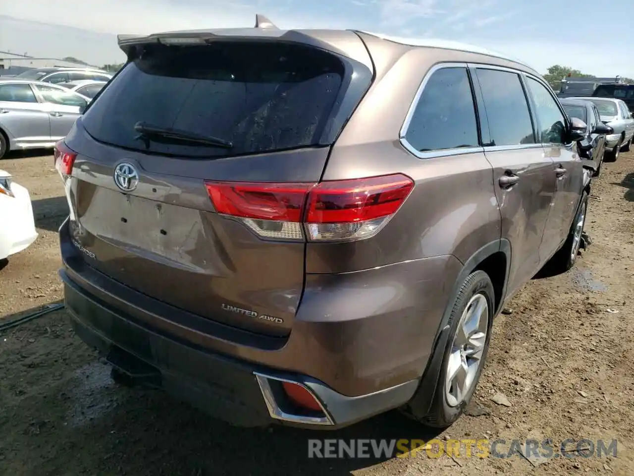 4 Photograph of a damaged car 5TDDZRFH3KS730302 TOYOTA HIGHLANDER 2019