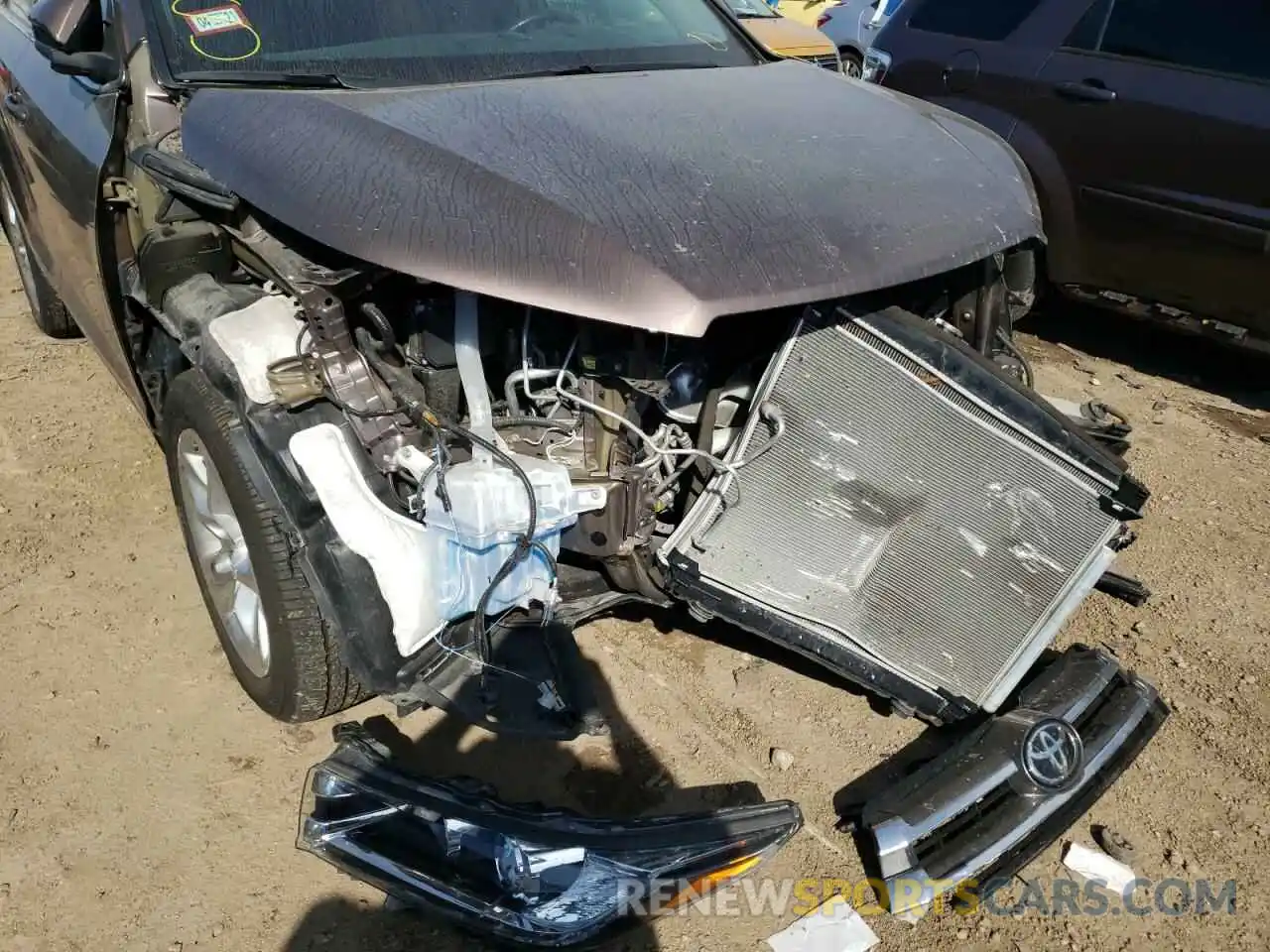 9 Photograph of a damaged car 5TDDZRFH3KS730302 TOYOTA HIGHLANDER 2019