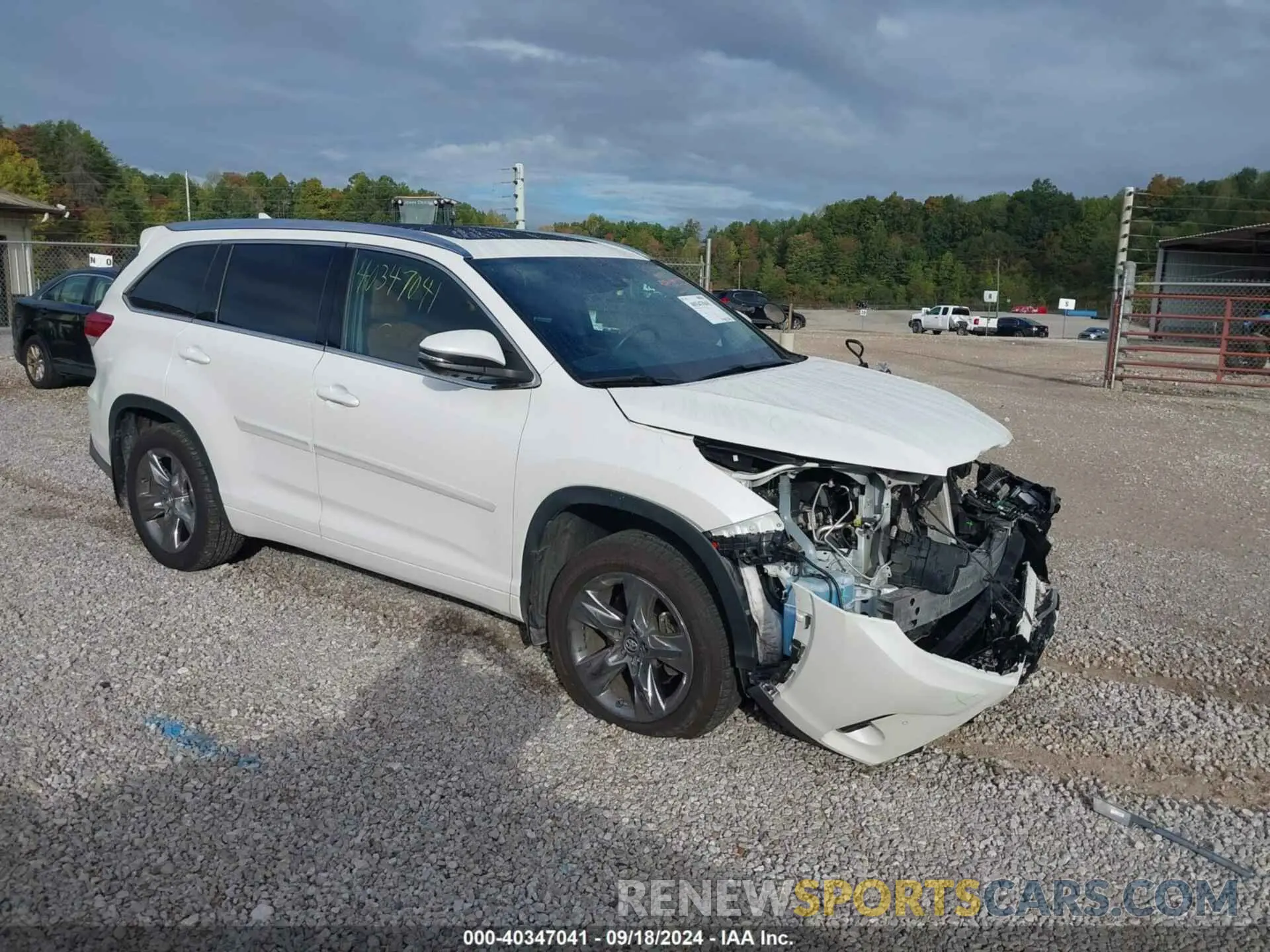 1 Photograph of a damaged car 5TDDZRFH3KS733149 TOYOTA HIGHLANDER 2019