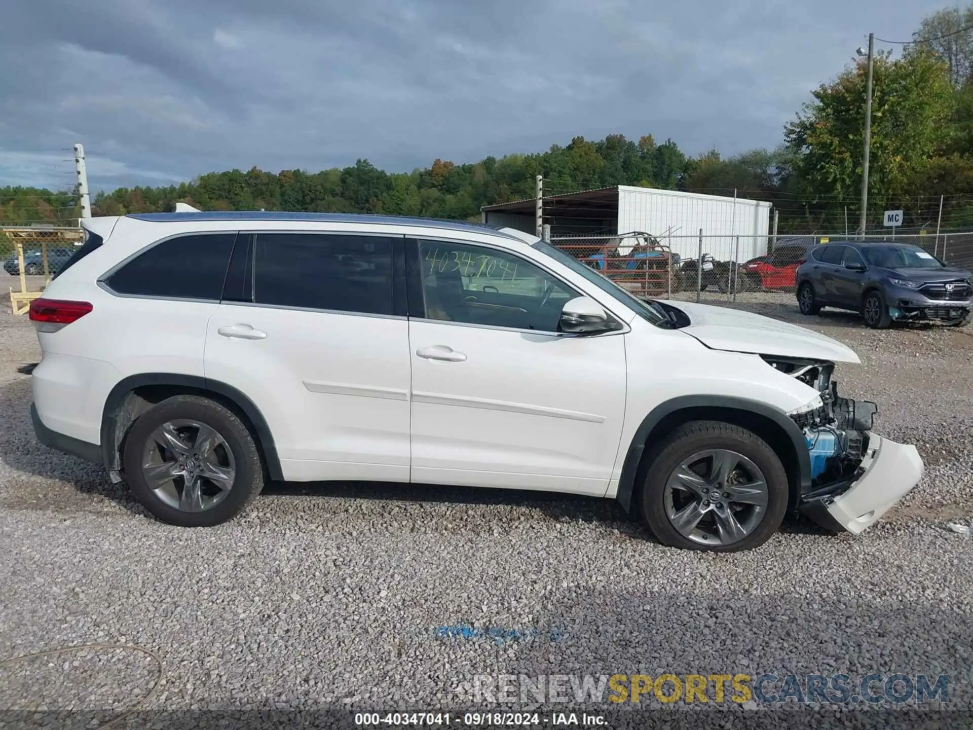 14 Photograph of a damaged car 5TDDZRFH3KS733149 TOYOTA HIGHLANDER 2019