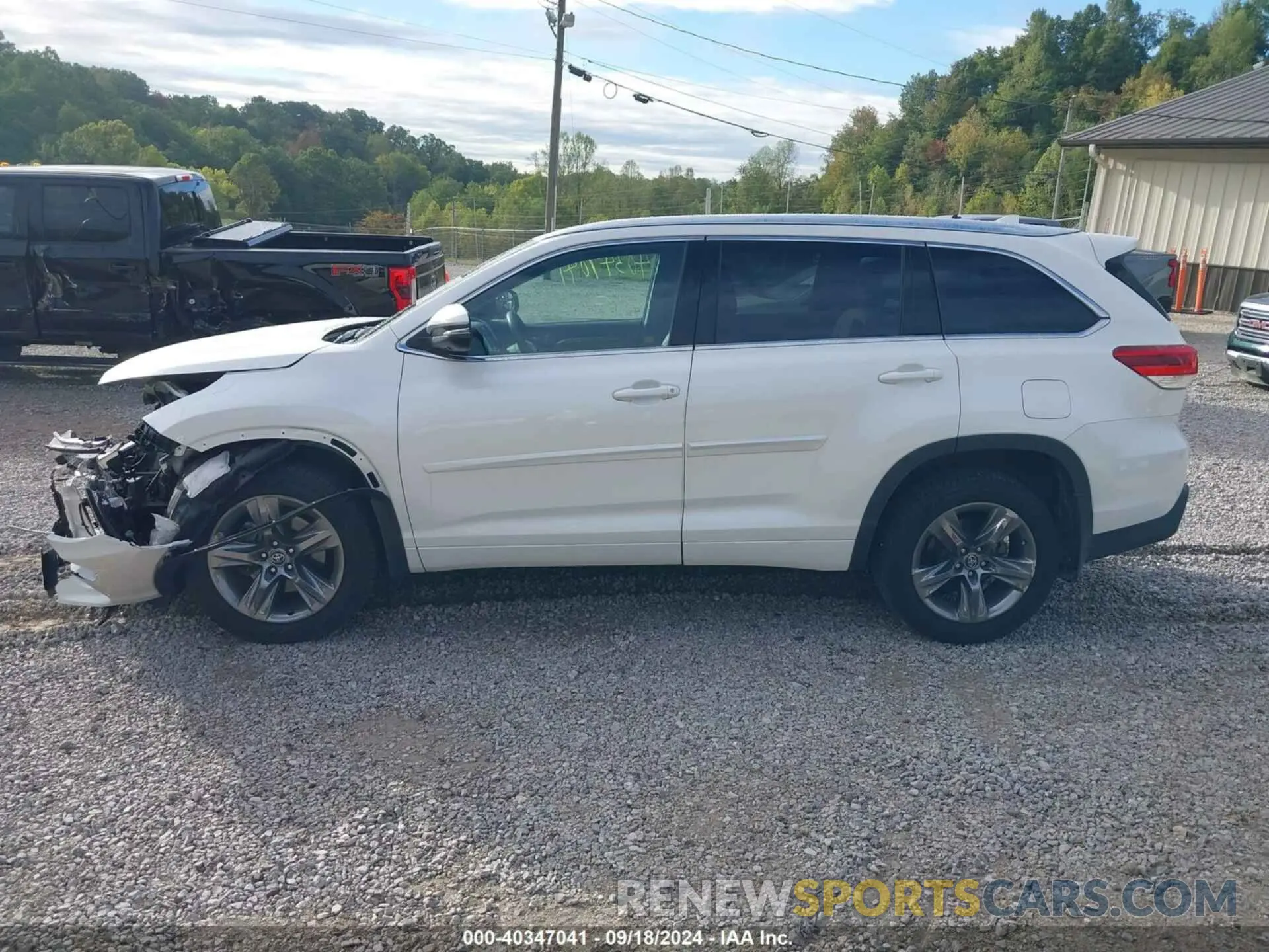 15 Photograph of a damaged car 5TDDZRFH3KS733149 TOYOTA HIGHLANDER 2019
