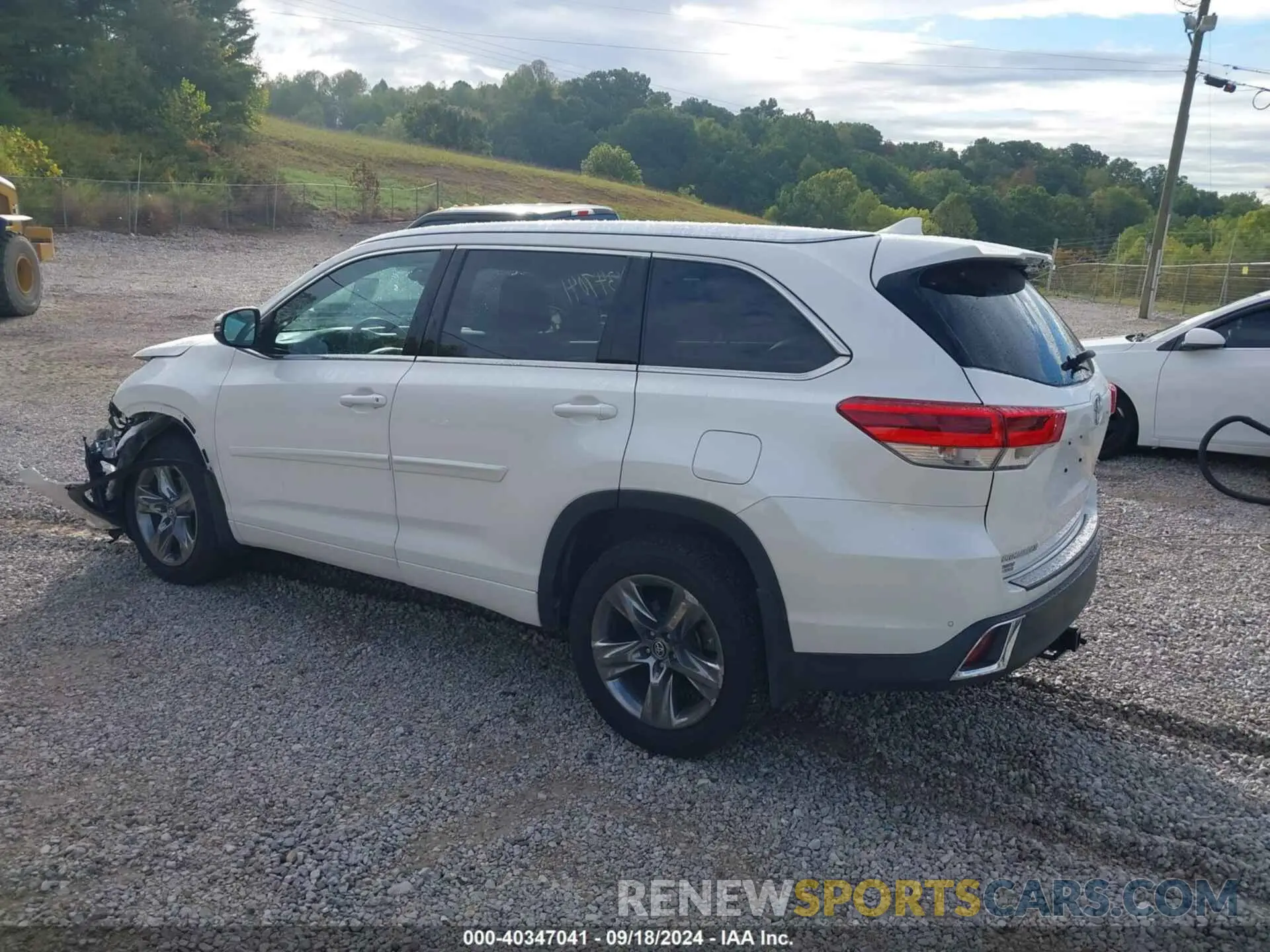3 Photograph of a damaged car 5TDDZRFH3KS733149 TOYOTA HIGHLANDER 2019