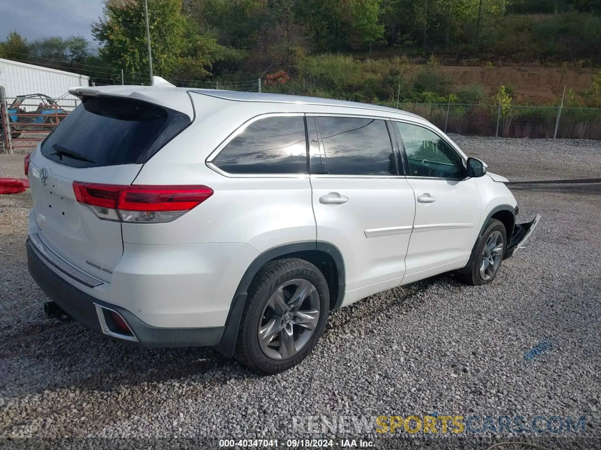 4 Photograph of a damaged car 5TDDZRFH3KS733149 TOYOTA HIGHLANDER 2019