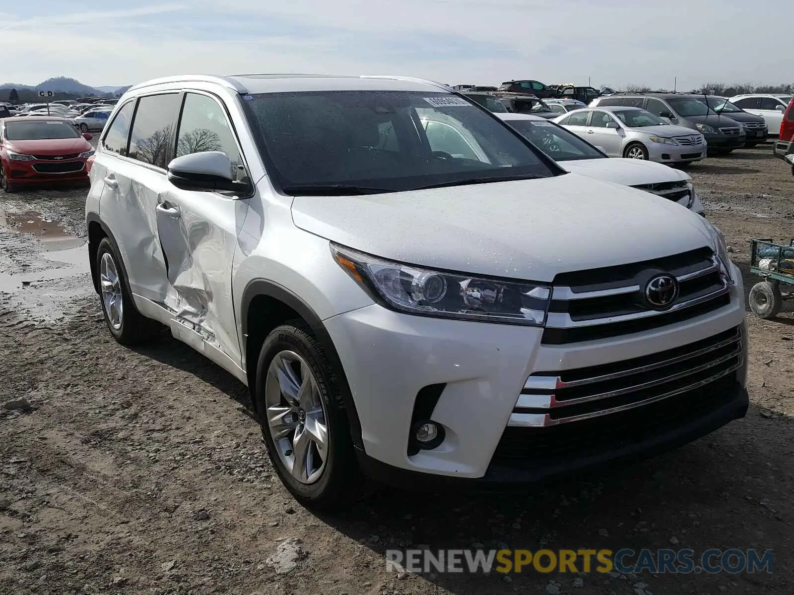 1 Photograph of a damaged car 5TDDZRFH3KS738724 TOYOTA HIGHLANDER 2019