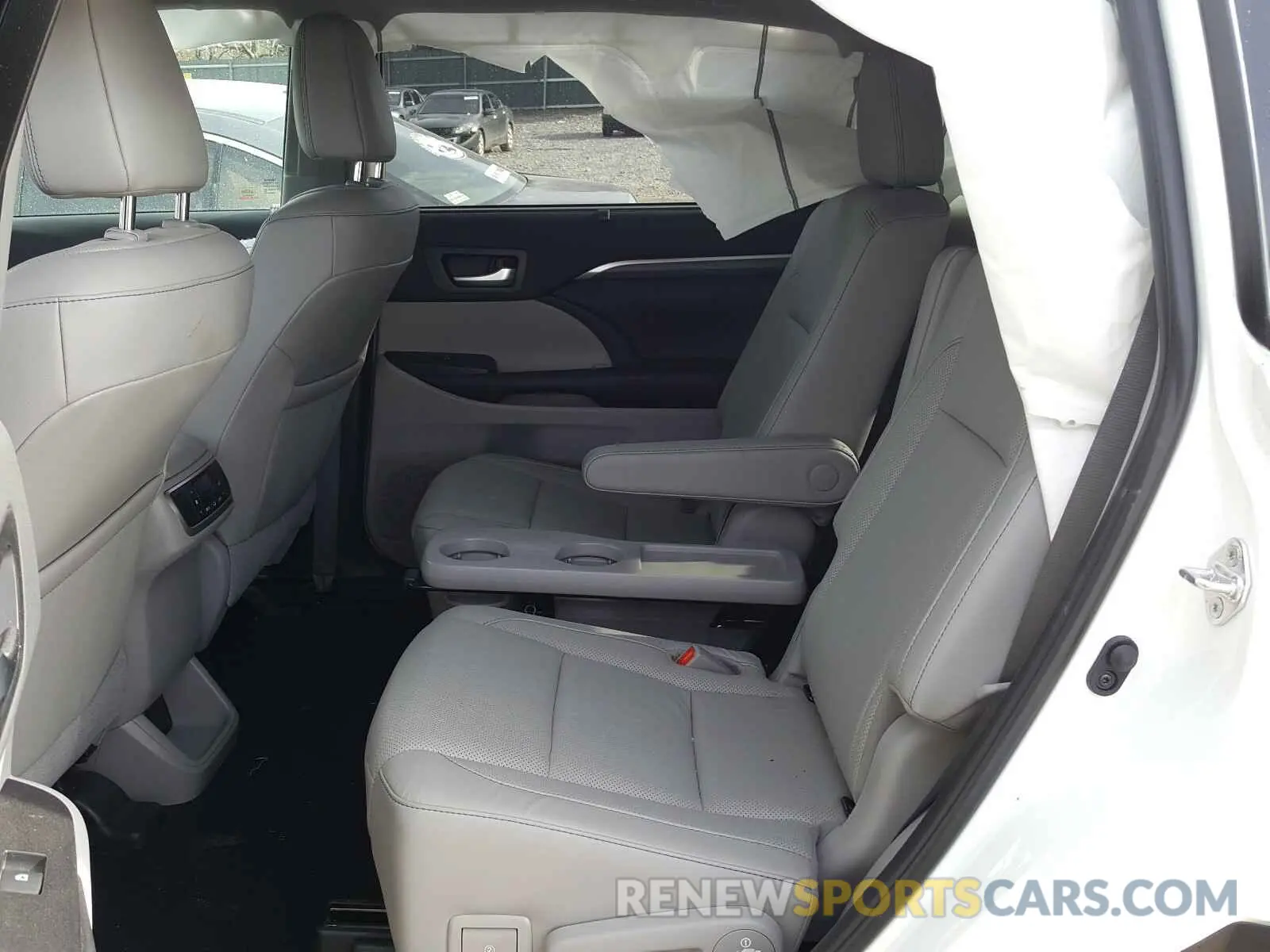 6 Photograph of a damaged car 5TDDZRFH3KS738724 TOYOTA HIGHLANDER 2019