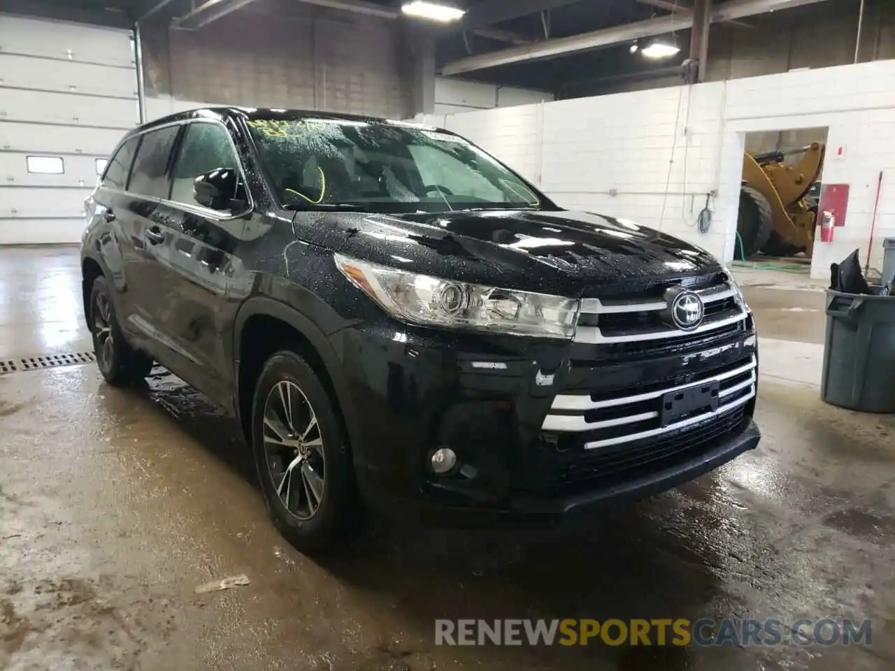 1 Photograph of a damaged car 5TDDZRFH3KS937692 TOYOTA HIGHLANDER 2019