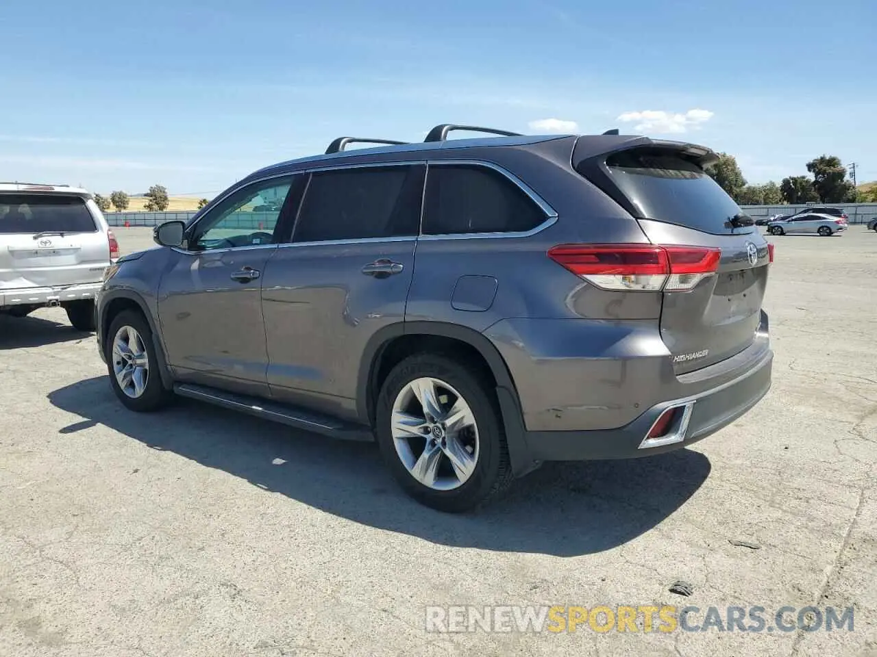2 Photograph of a damaged car 5TDDZRFH3KS944285 TOYOTA HIGHLANDER 2019