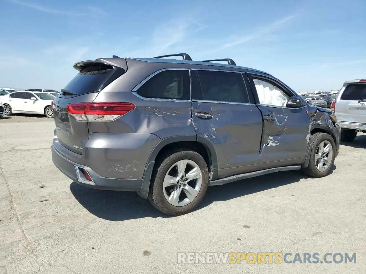 3 Photograph of a damaged car 5TDDZRFH3KS944285 TOYOTA HIGHLANDER 2019
