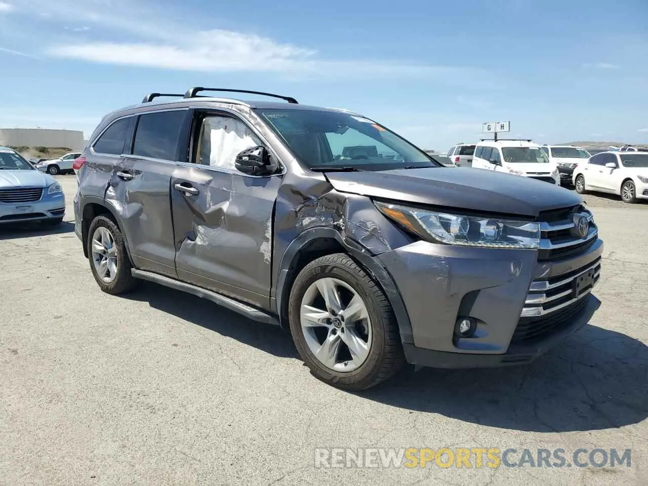 4 Photograph of a damaged car 5TDDZRFH3KS944285 TOYOTA HIGHLANDER 2019