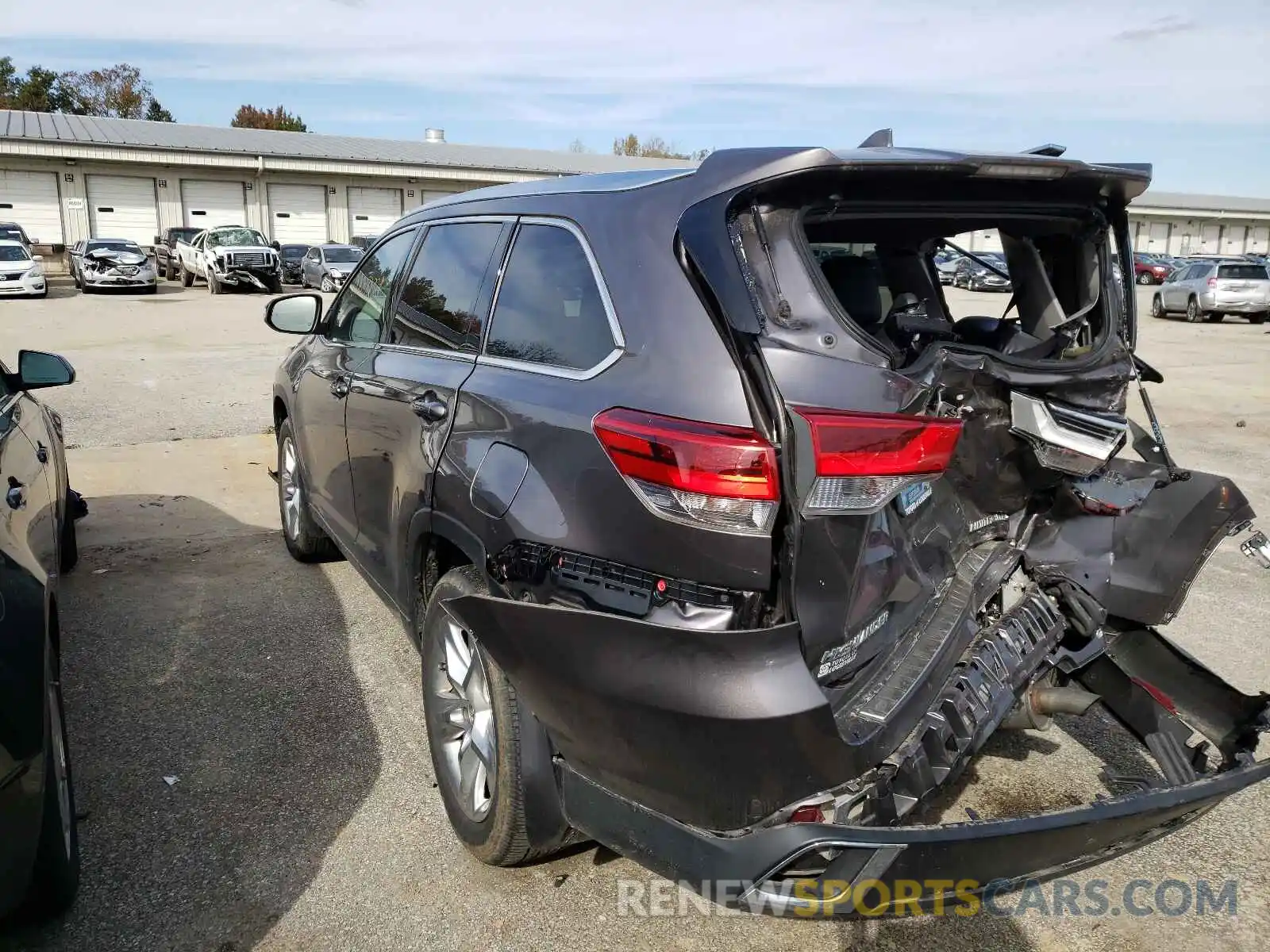 3 Photograph of a damaged car 5TDDZRFH3KS958994 TOYOTA HIGHLANDER 2019