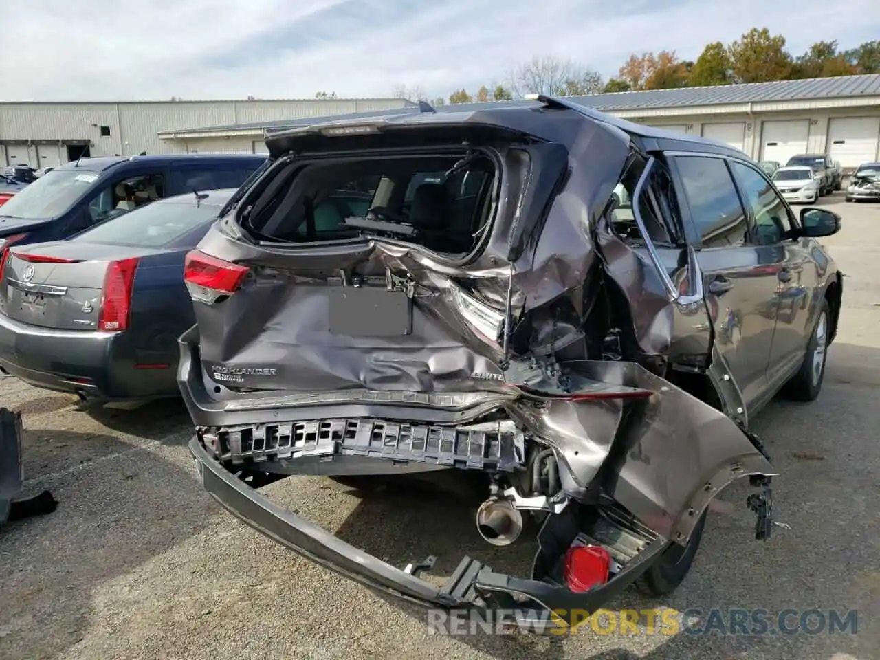 4 Photograph of a damaged car 5TDDZRFH3KS958994 TOYOTA HIGHLANDER 2019