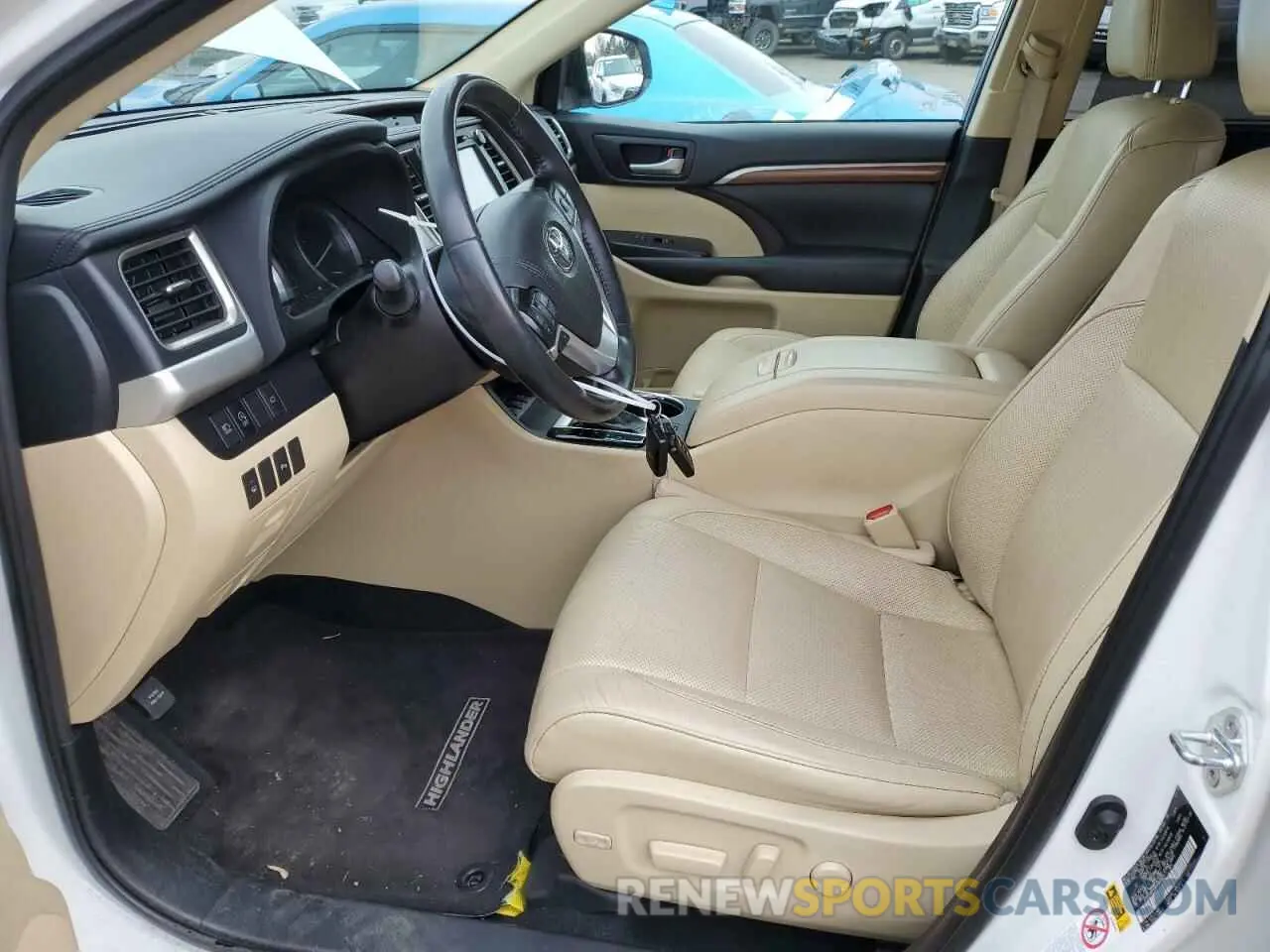 7 Photograph of a damaged car 5TDDZRFH3KS962561 TOYOTA HIGHLANDER 2019