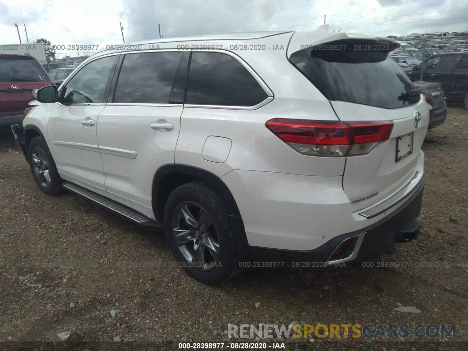 3 Photograph of a damaged car 5TDDZRFH3KS962656 TOYOTA HIGHLANDER 2019