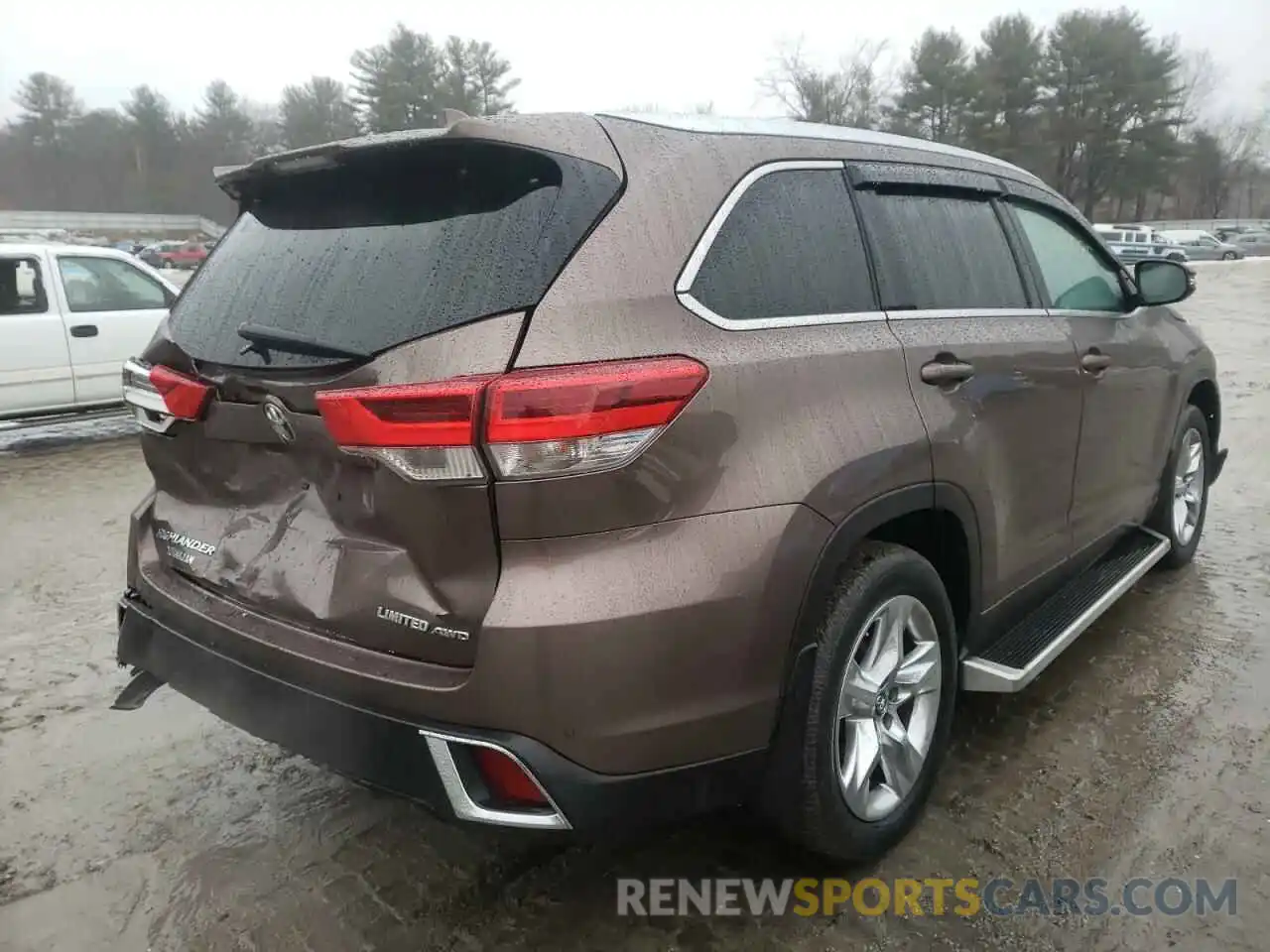 4 Photograph of a damaged car 5TDDZRFH3KS968313 TOYOTA HIGHLANDER 2019