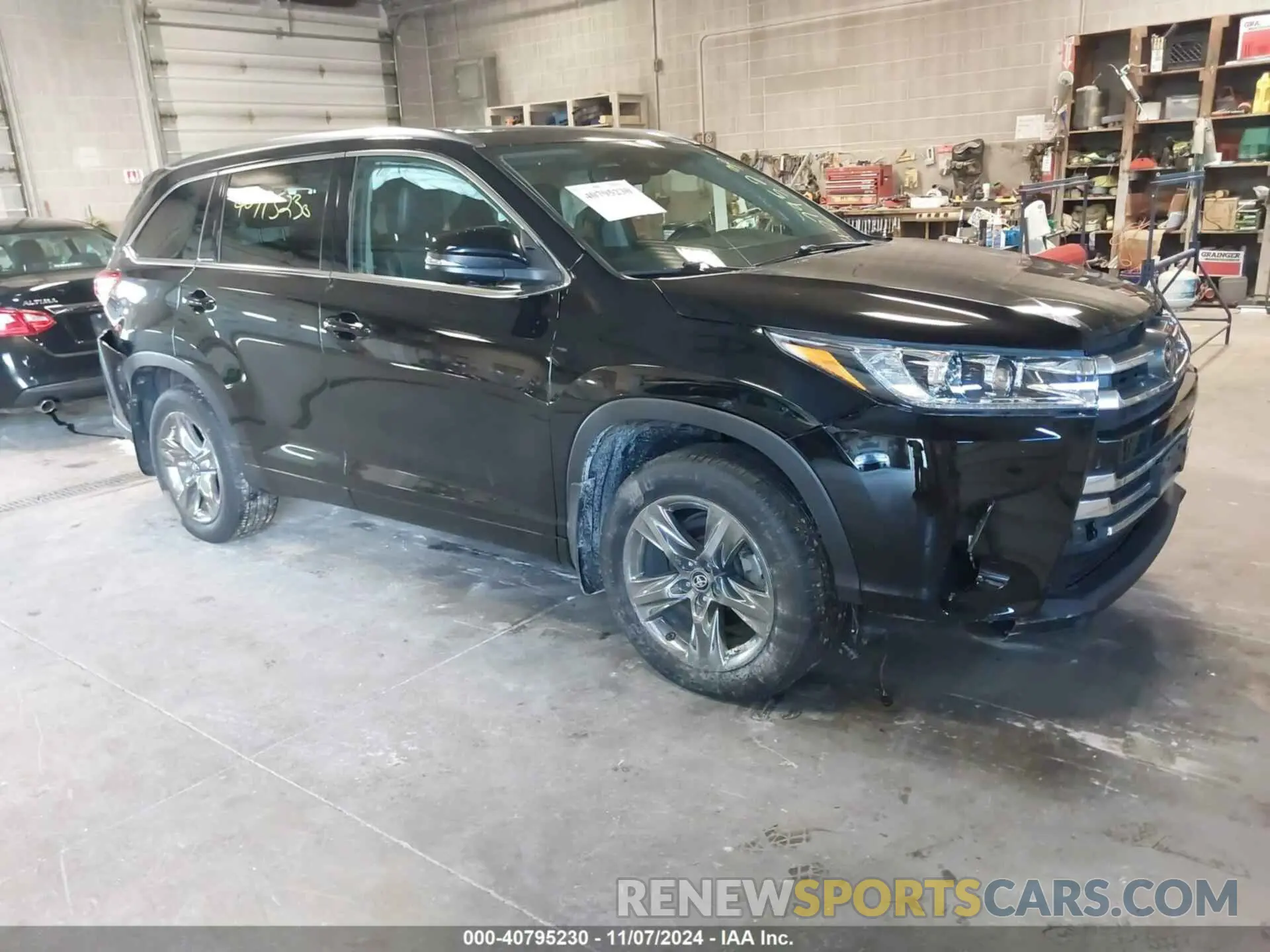 1 Photograph of a damaged car 5TDDZRFH3KS984091 TOYOTA HIGHLANDER 2019