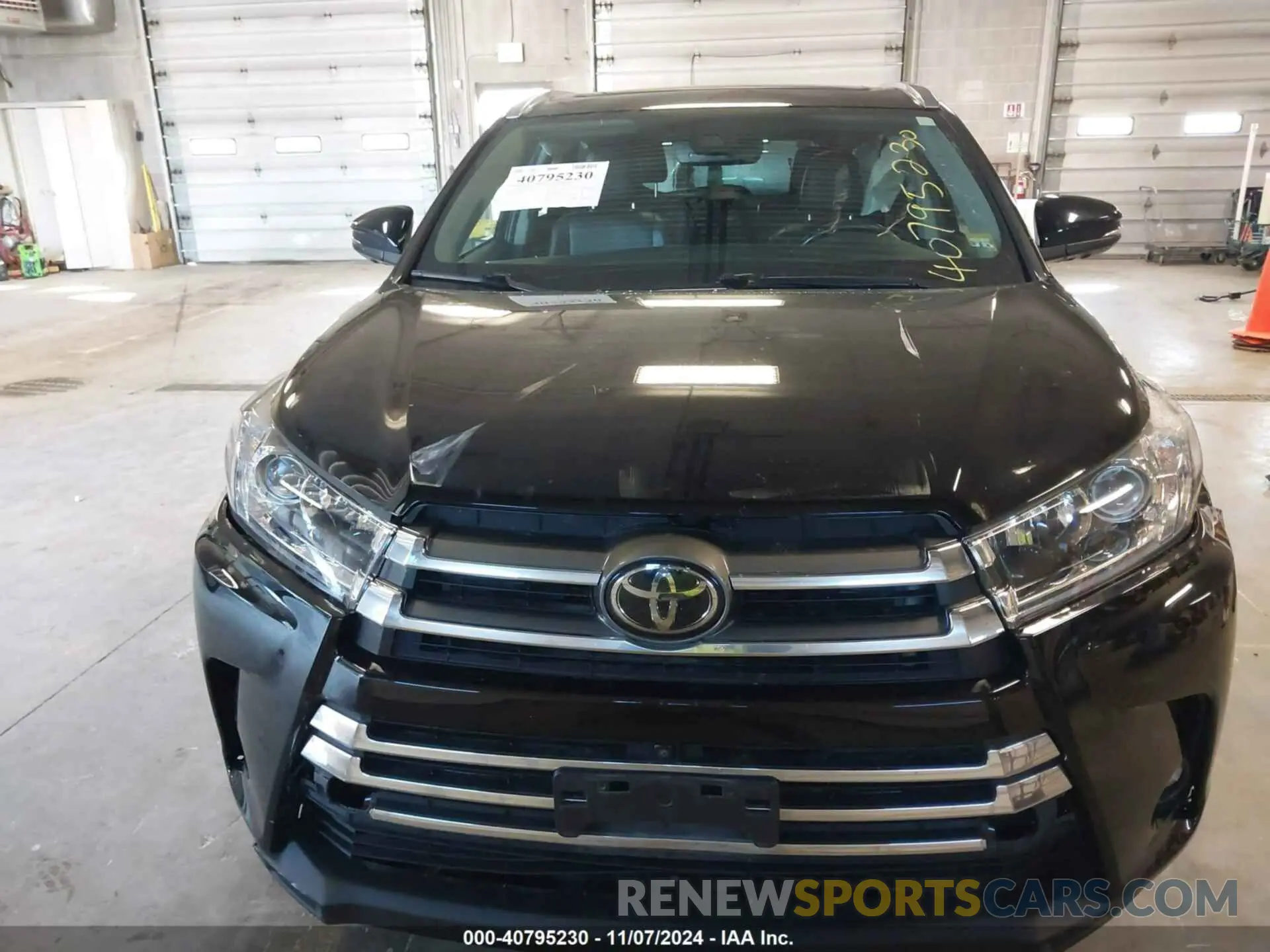 13 Photograph of a damaged car 5TDDZRFH3KS984091 TOYOTA HIGHLANDER 2019