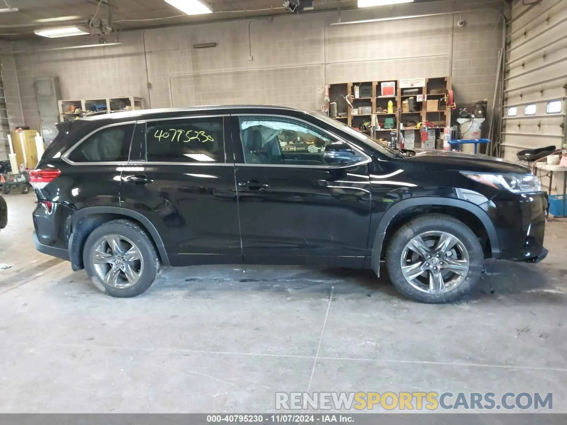 14 Photograph of a damaged car 5TDDZRFH3KS984091 TOYOTA HIGHLANDER 2019