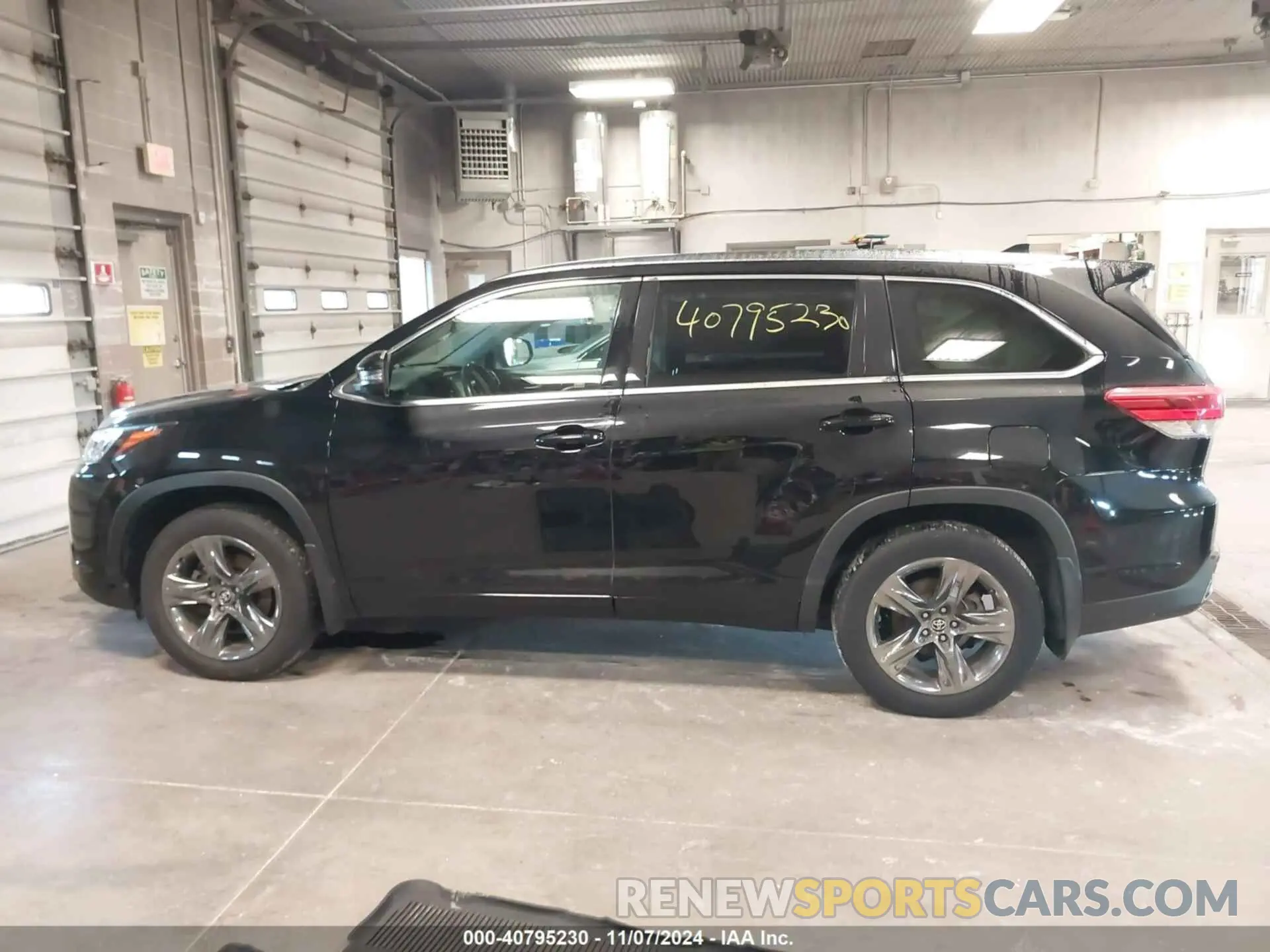 15 Photograph of a damaged car 5TDDZRFH3KS984091 TOYOTA HIGHLANDER 2019