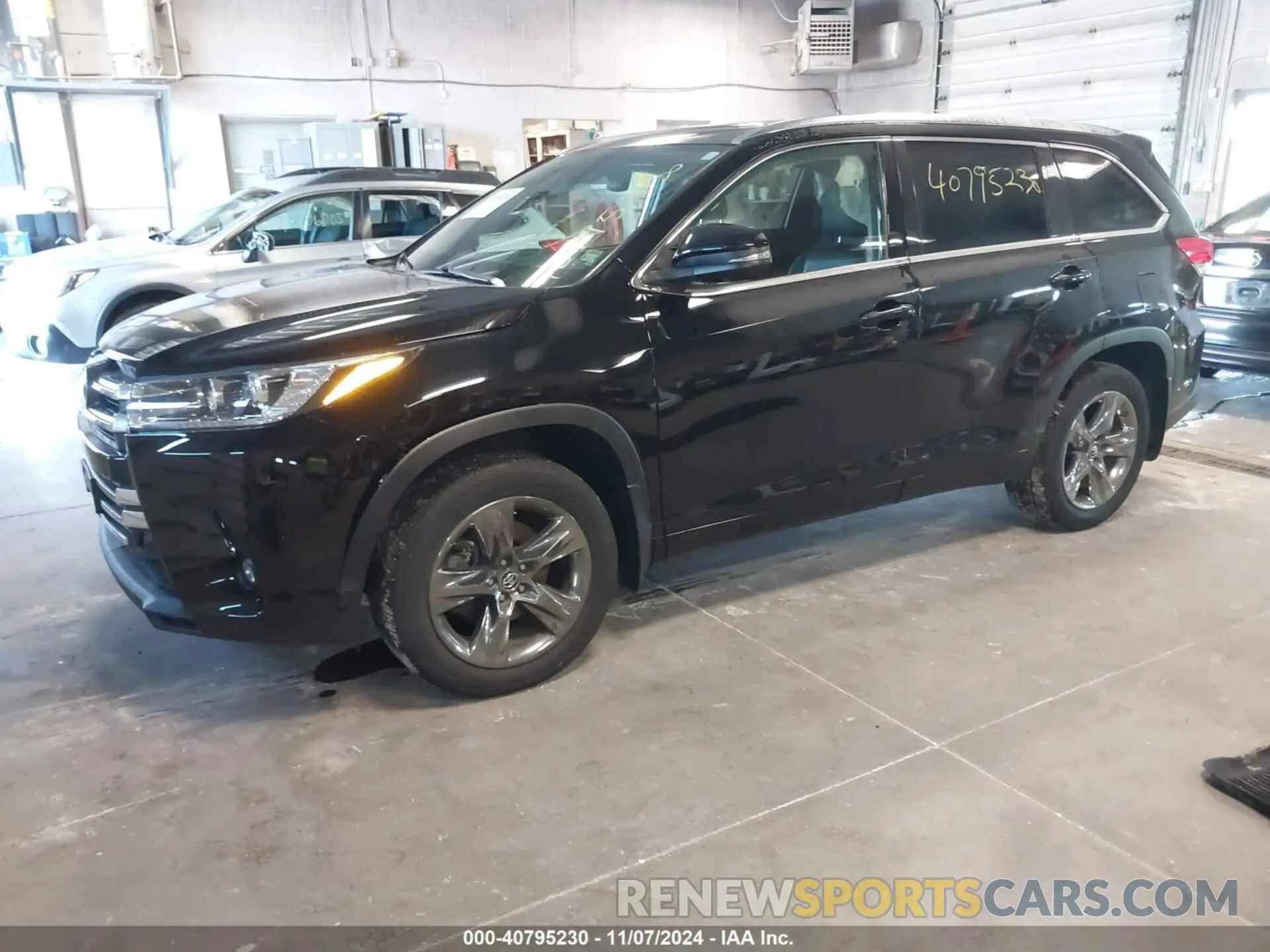 2 Photograph of a damaged car 5TDDZRFH3KS984091 TOYOTA HIGHLANDER 2019