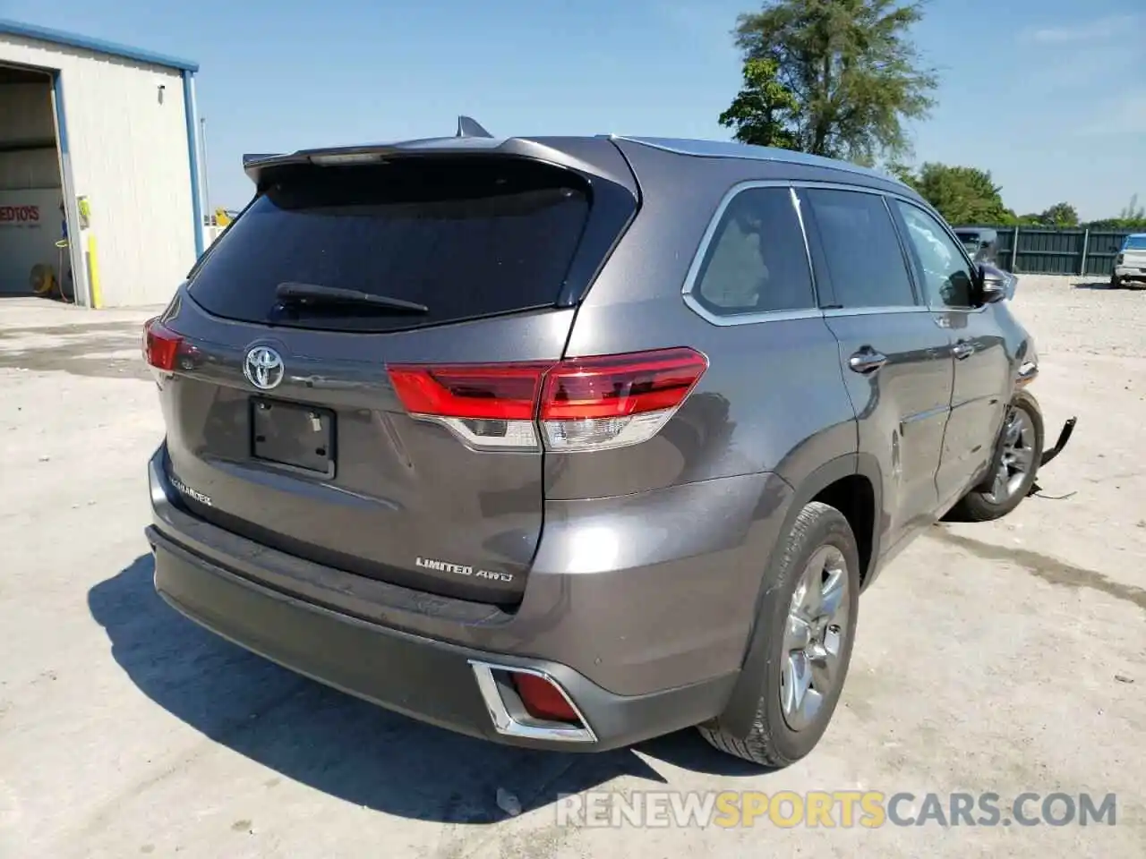 4 Photograph of a damaged car 5TDDZRFH3KS986133 TOYOTA HIGHLANDER 2019