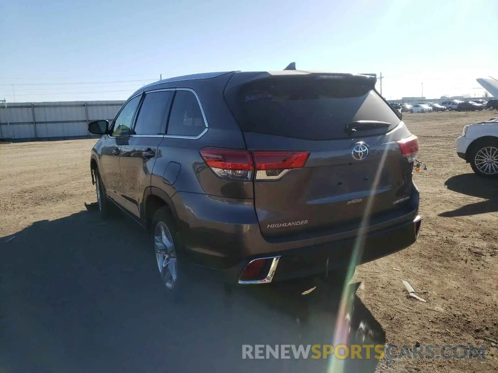 3 Photograph of a damaged car 5TDDZRFH3KS998007 TOYOTA HIGHLANDER 2019