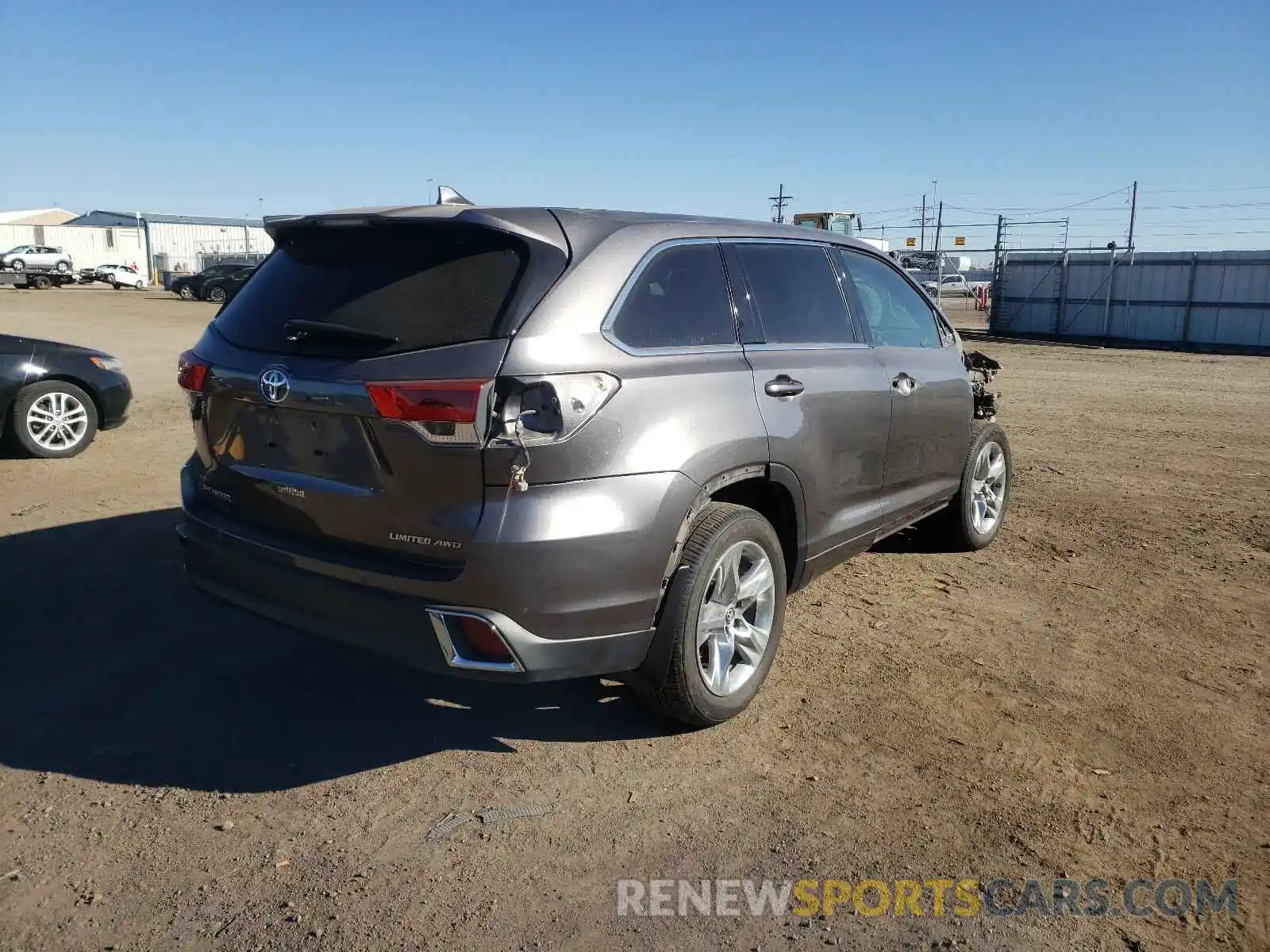 4 Photograph of a damaged car 5TDDZRFH3KS998007 TOYOTA HIGHLANDER 2019