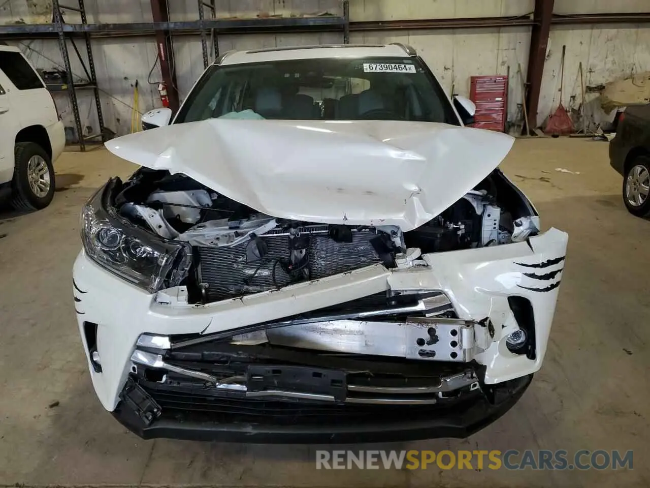 5 Photograph of a damaged car 5TDDZRFH4KS703223 TOYOTA HIGHLANDER 2019