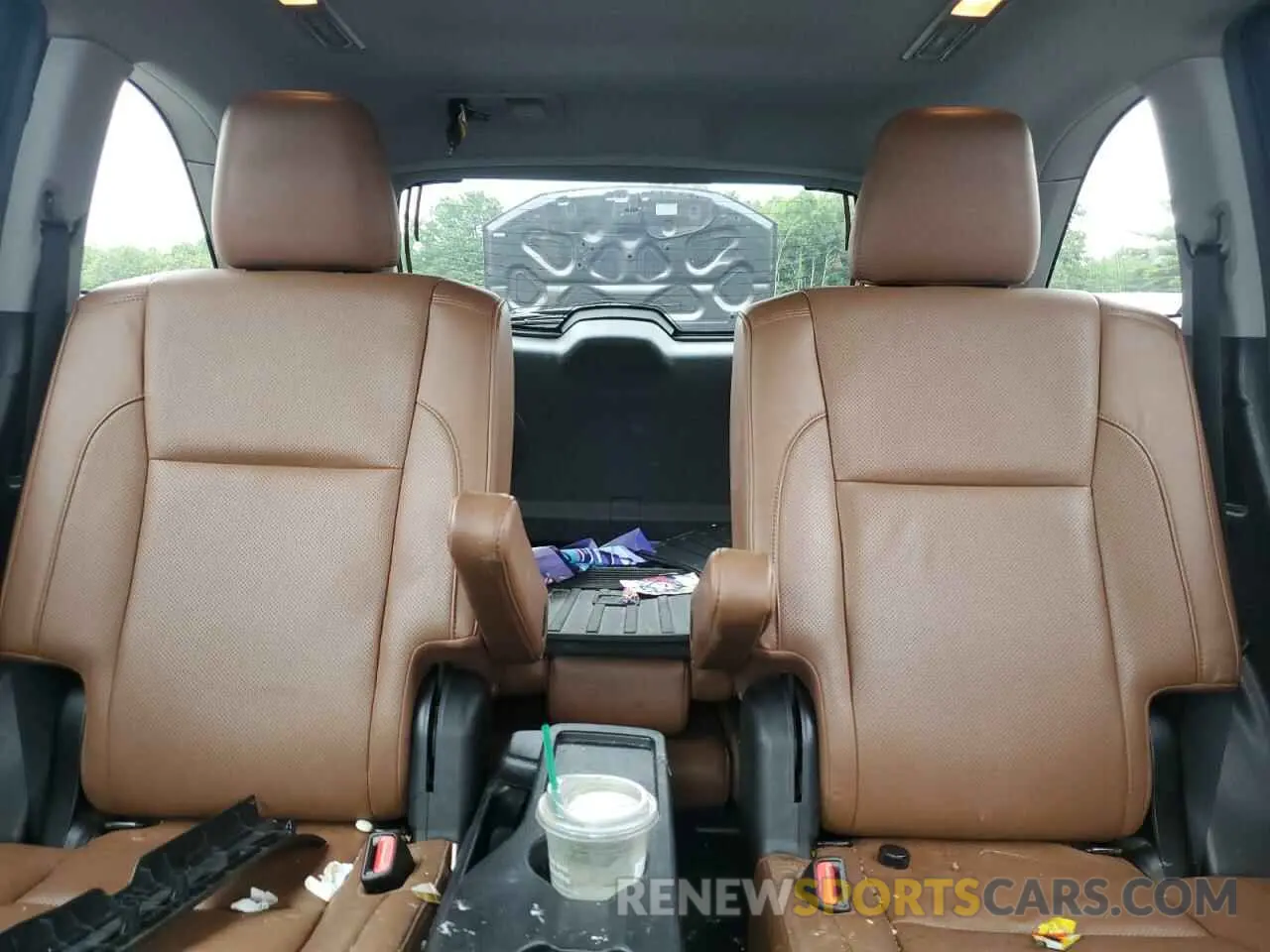 10 Photograph of a damaged car 5TDDZRFH4KS705943 TOYOTA HIGHLANDER 2019