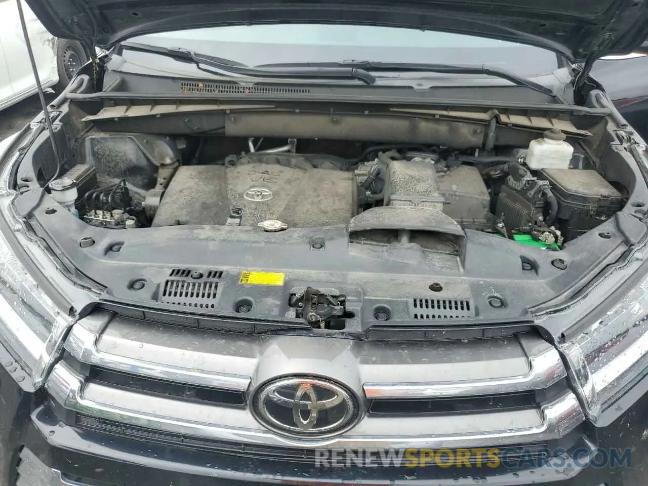 12 Photograph of a damaged car 5TDDZRFH4KS705943 TOYOTA HIGHLANDER 2019