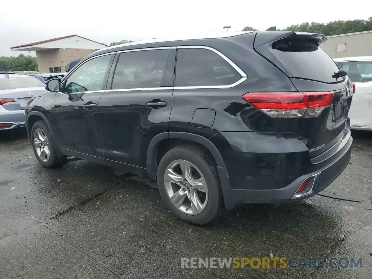 2 Photograph of a damaged car 5TDDZRFH4KS705943 TOYOTA HIGHLANDER 2019