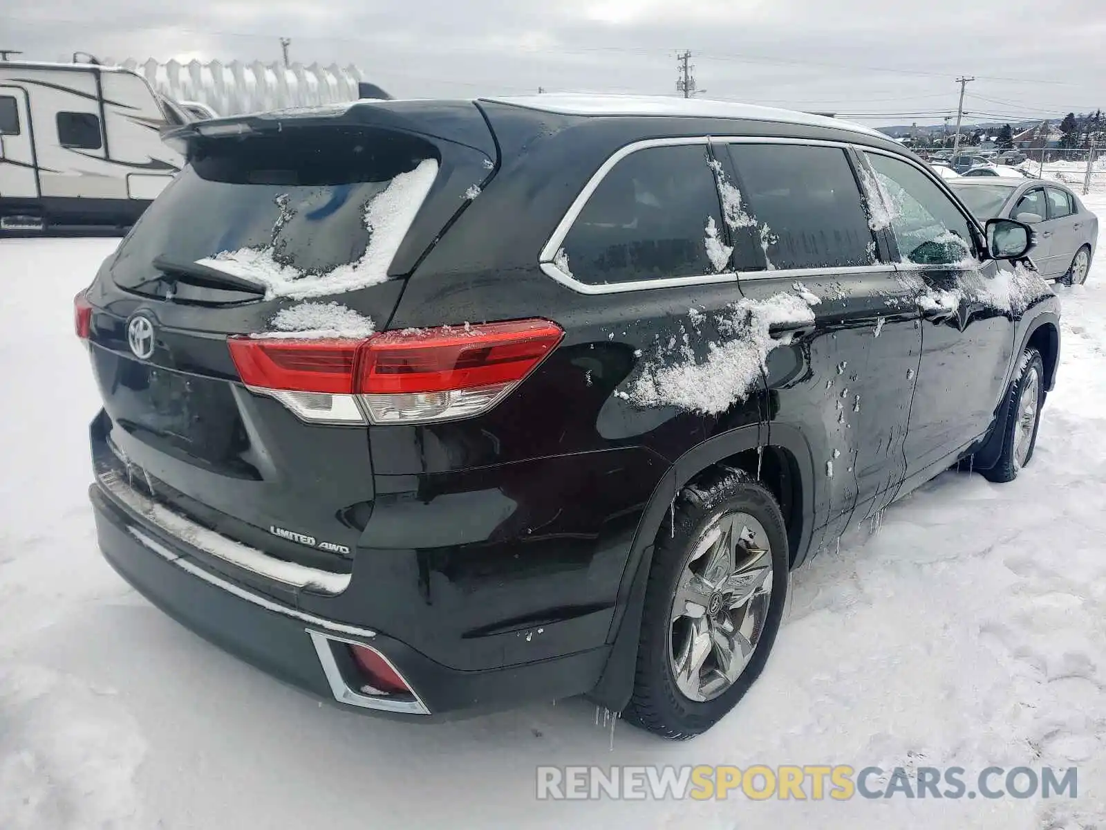 4 Photograph of a damaged car 5TDDZRFH4KS726954 TOYOTA HIGHLANDER 2019