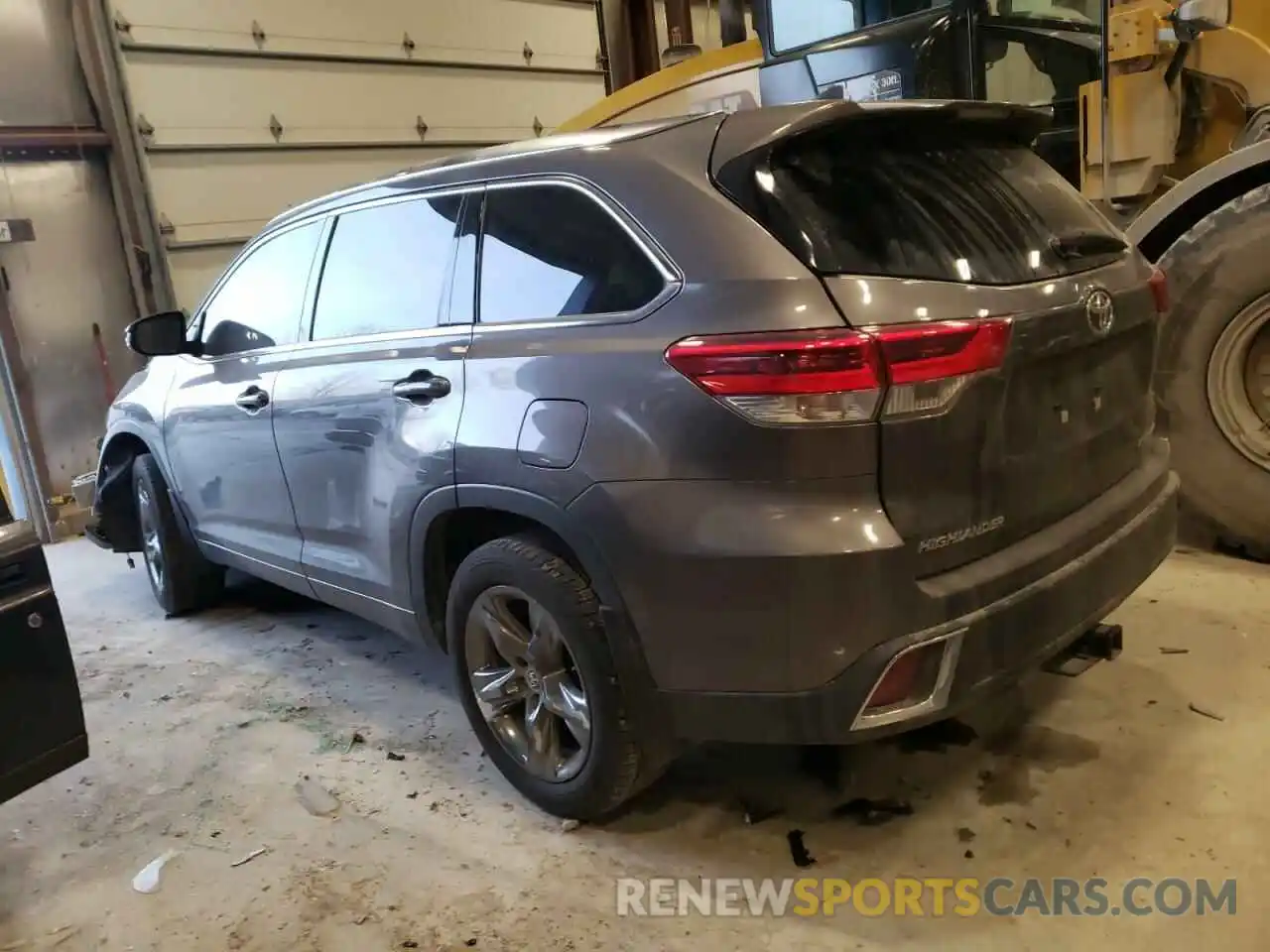 2 Photograph of a damaged car 5TDDZRFH4KS917595 TOYOTA HIGHLANDER 2019