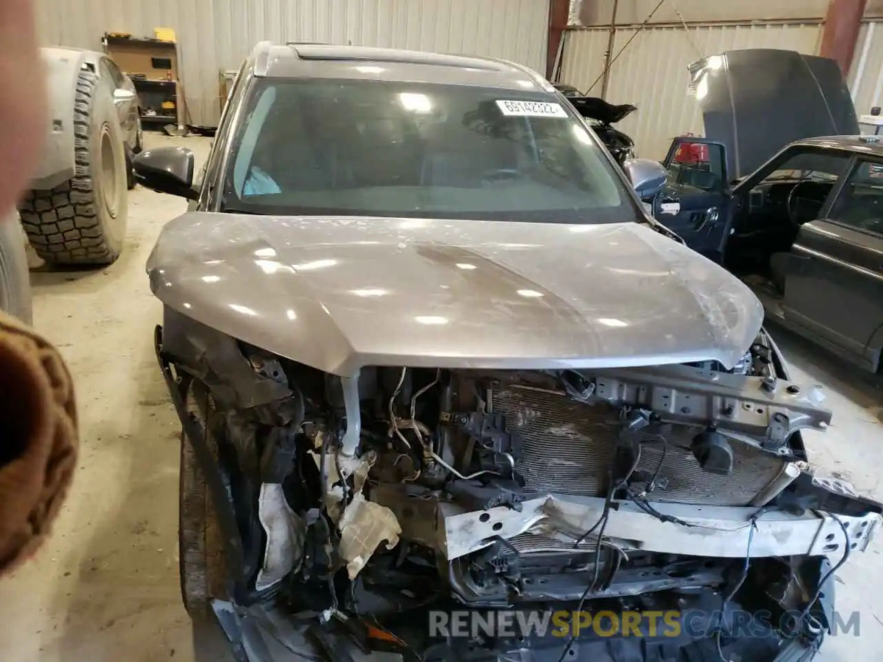 5 Photograph of a damaged car 5TDDZRFH4KS917595 TOYOTA HIGHLANDER 2019