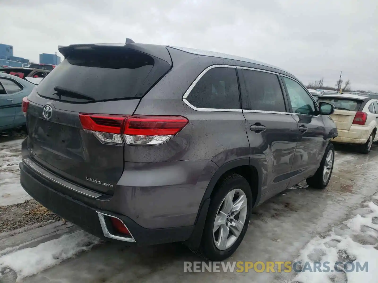 4 Photograph of a damaged car 5TDDZRFH4KS937426 TOYOTA HIGHLANDER 2019