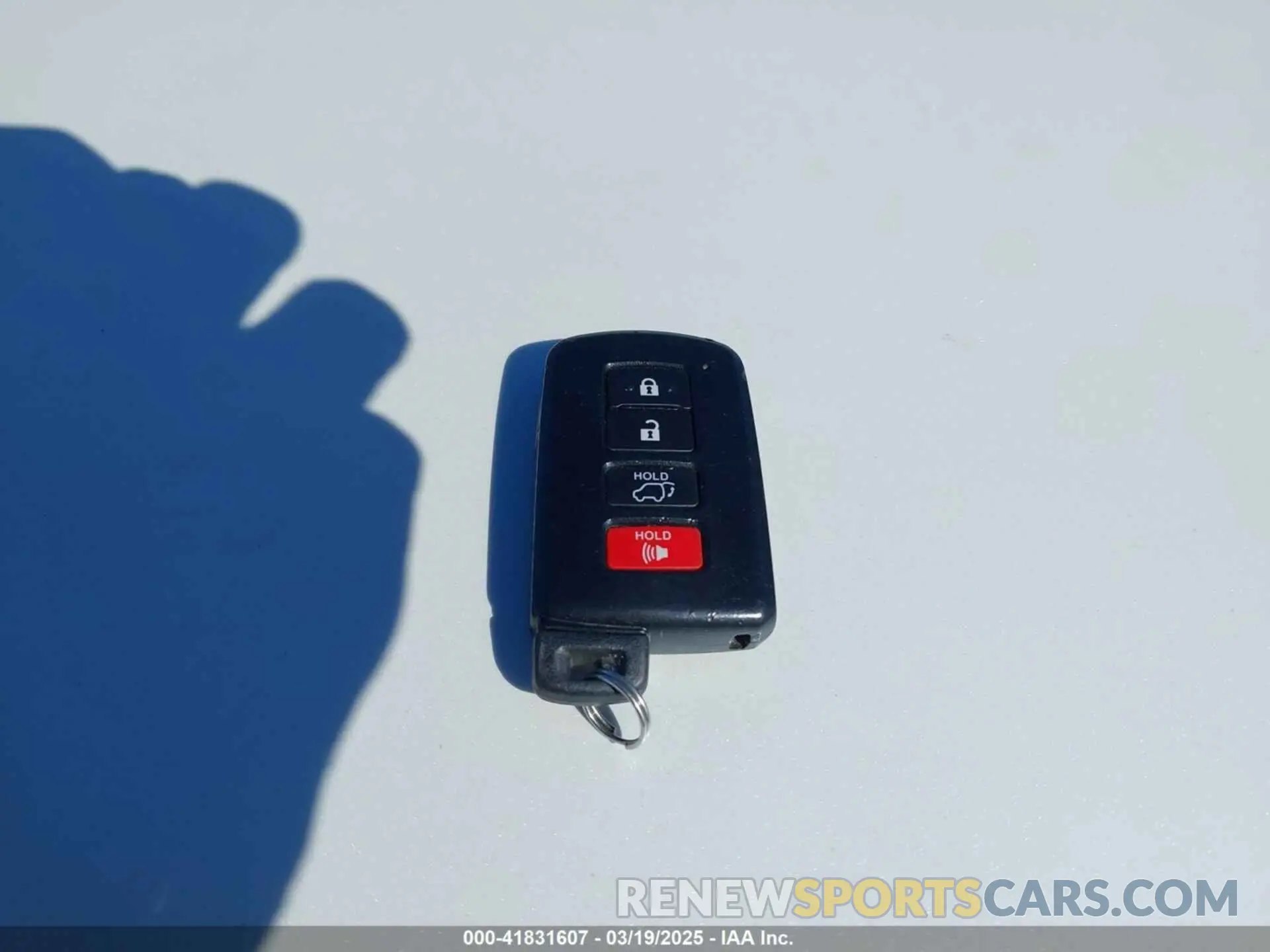 11 Photograph of a damaged car 5TDDZRFH4KS938317 TOYOTA HIGHLANDER 2019