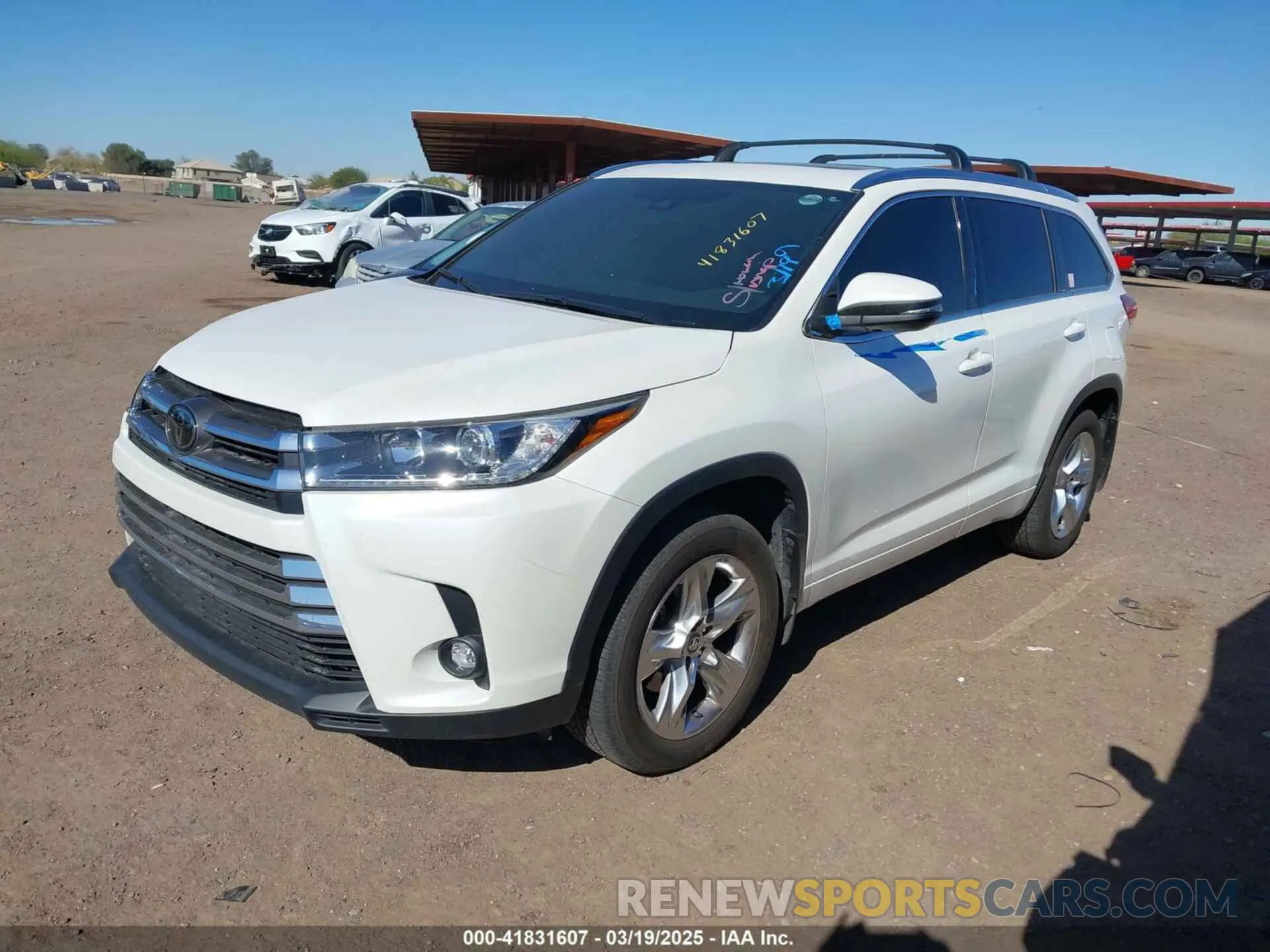 2 Photograph of a damaged car 5TDDZRFH4KS938317 TOYOTA HIGHLANDER 2019