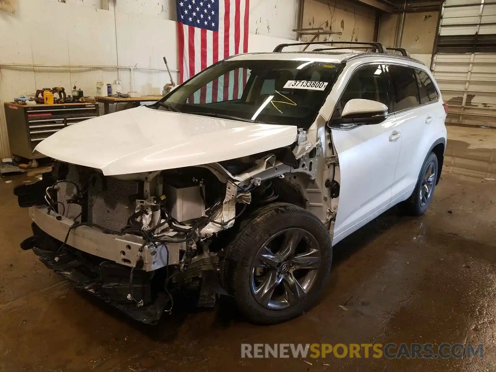 2 Photograph of a damaged car 5TDDZRFH4KS940696 TOYOTA HIGHLANDER 2019