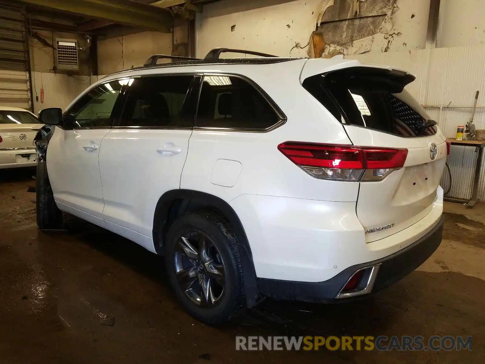 3 Photograph of a damaged car 5TDDZRFH4KS940696 TOYOTA HIGHLANDER 2019