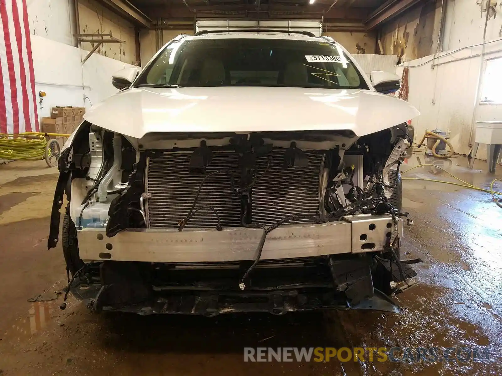 9 Photograph of a damaged car 5TDDZRFH4KS940696 TOYOTA HIGHLANDER 2019