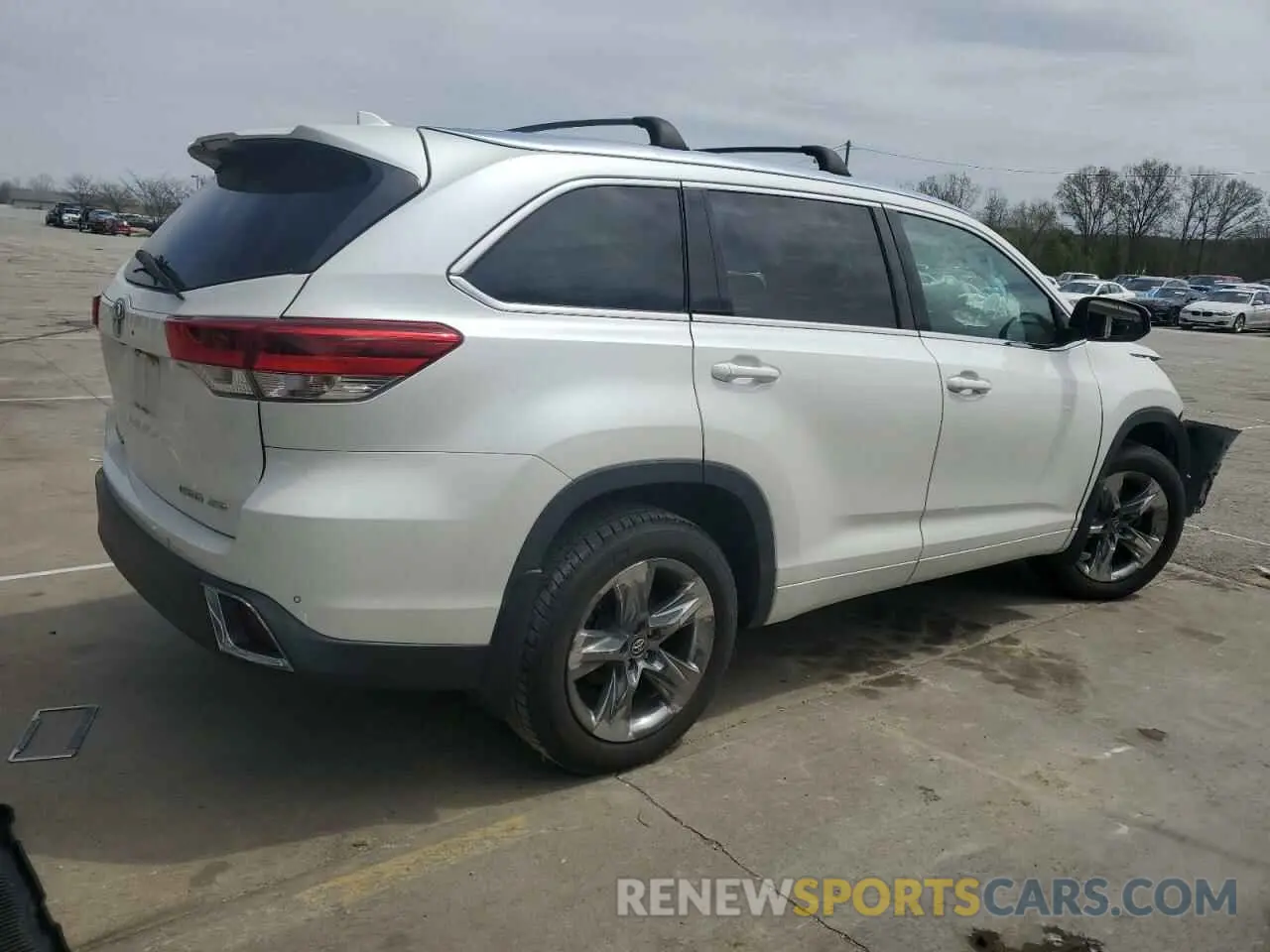 3 Photograph of a damaged car 5TDDZRFH4KS951181 TOYOTA HIGHLANDER 2019