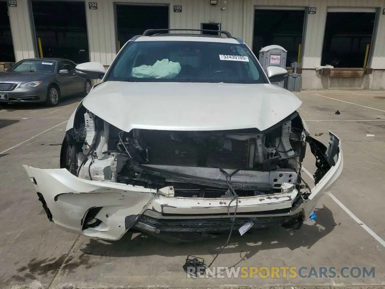 5 Photograph of a damaged car 5TDDZRFH4KS951181 TOYOTA HIGHLANDER 2019
