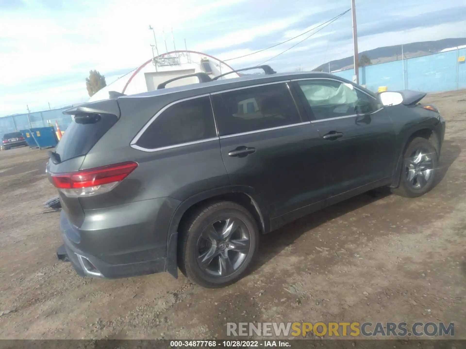 4 Photograph of a damaged car 5TDDZRFH4KS972600 TOYOTA HIGHLANDER 2019