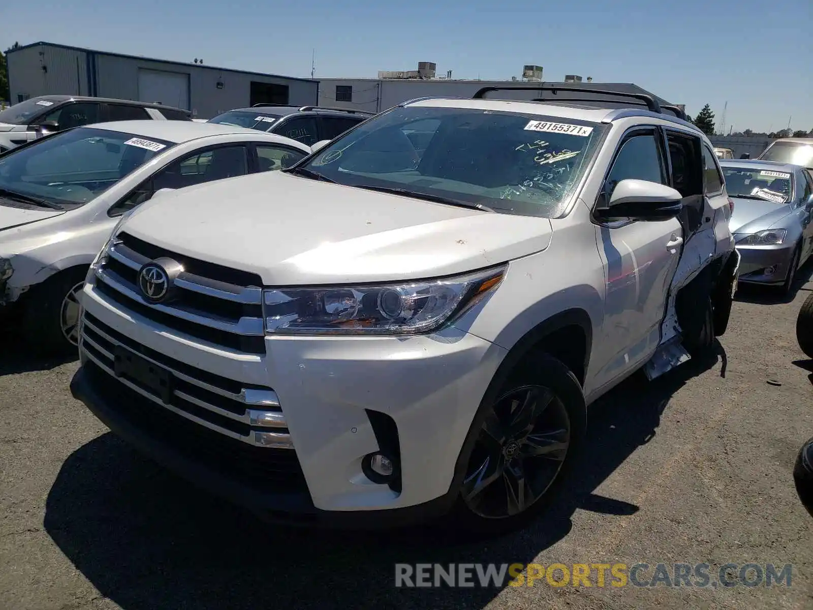 2 Photograph of a damaged car 5TDDZRFH4KS984939 TOYOTA HIGHLANDER 2019