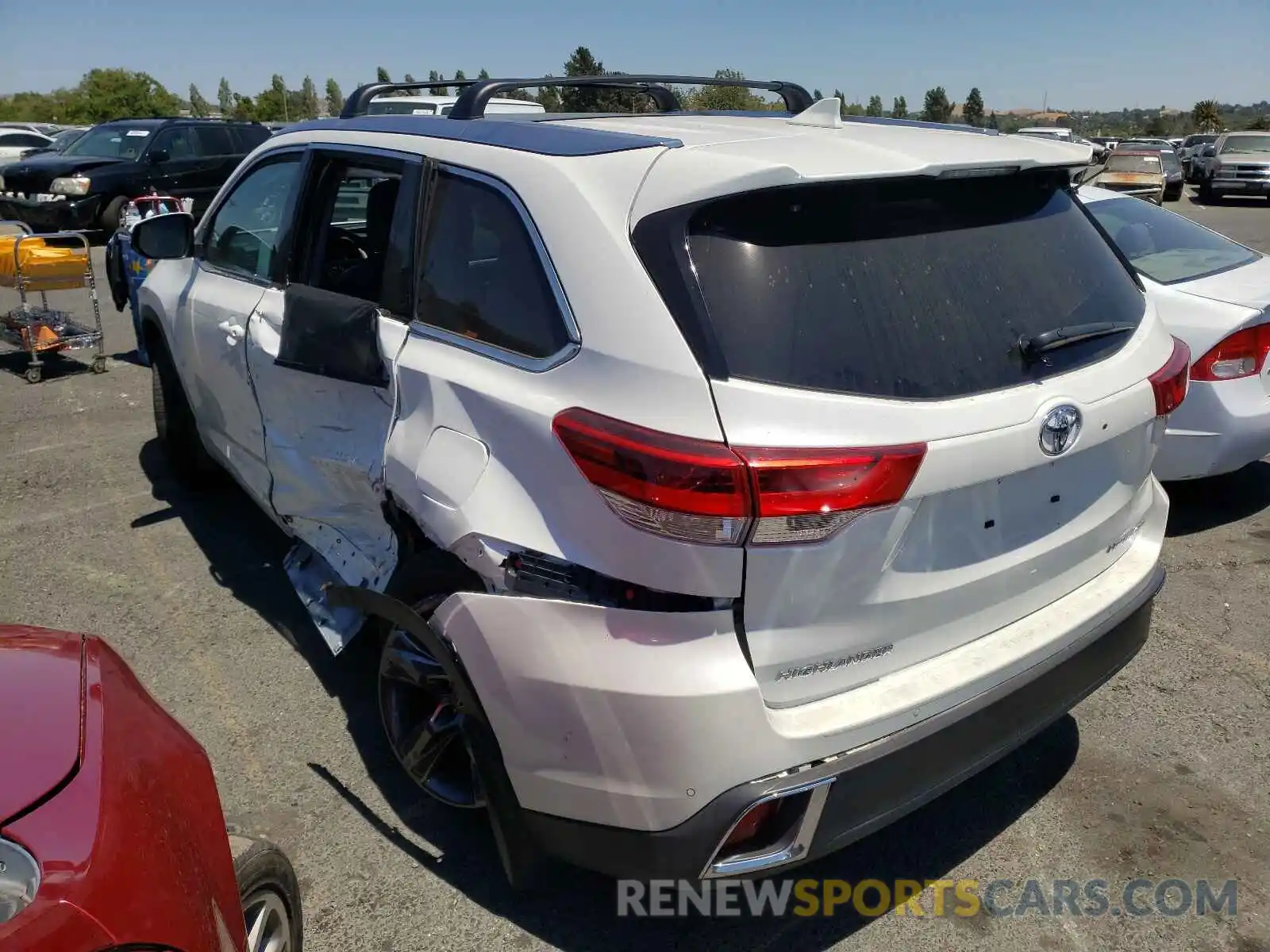 3 Photograph of a damaged car 5TDDZRFH4KS984939 TOYOTA HIGHLANDER 2019