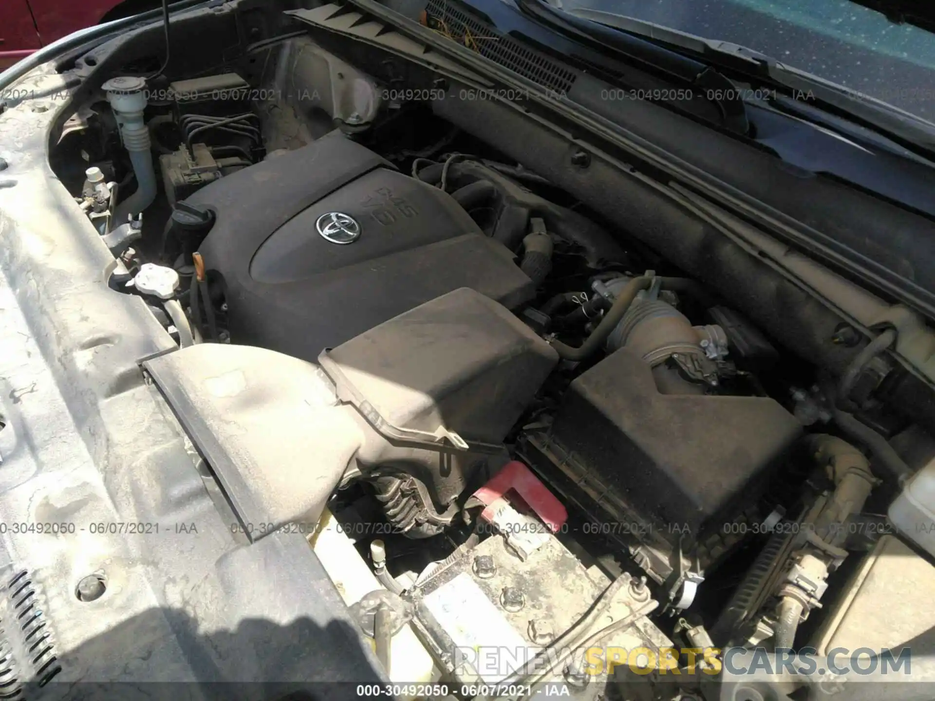 10 Photograph of a damaged car 5TDDZRFH4KS996962 TOYOTA HIGHLANDER 2019