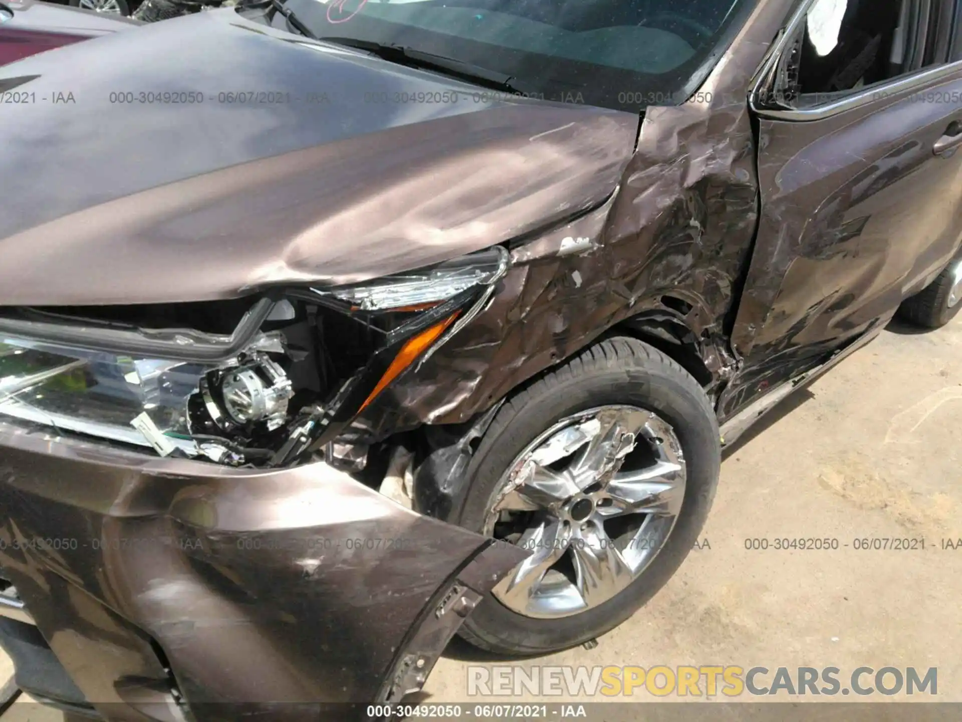 6 Photograph of a damaged car 5TDDZRFH4KS996962 TOYOTA HIGHLANDER 2019